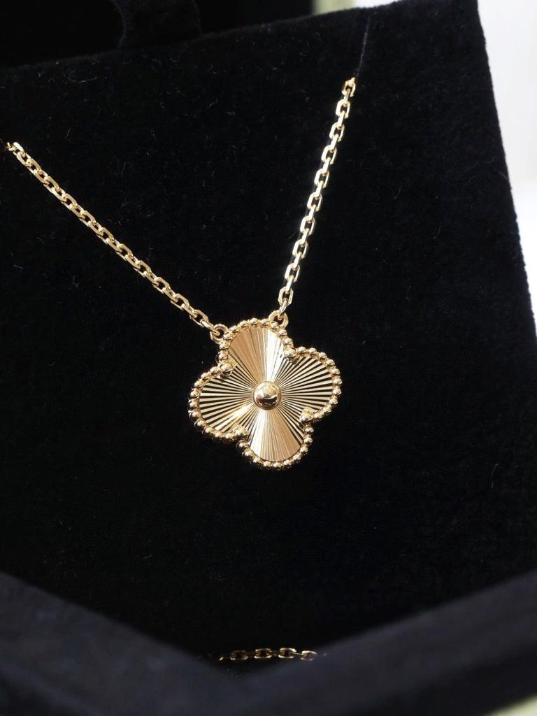 Van Cleef & Arpels Necklace – JWWM1077