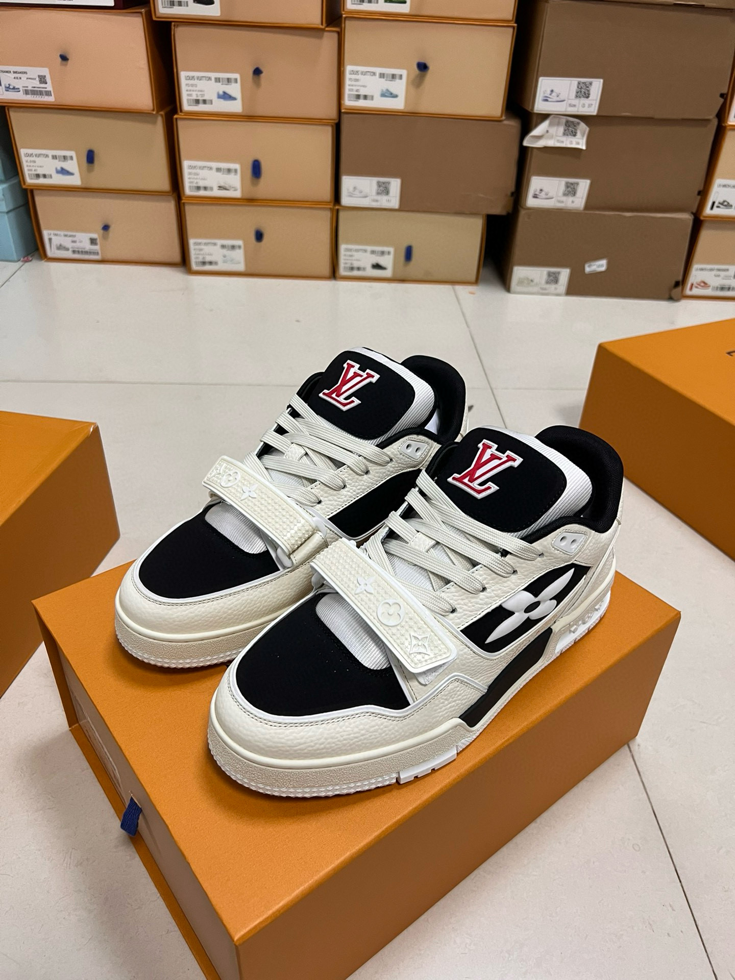 Louis Vuitton Sneaker – LSVT1365