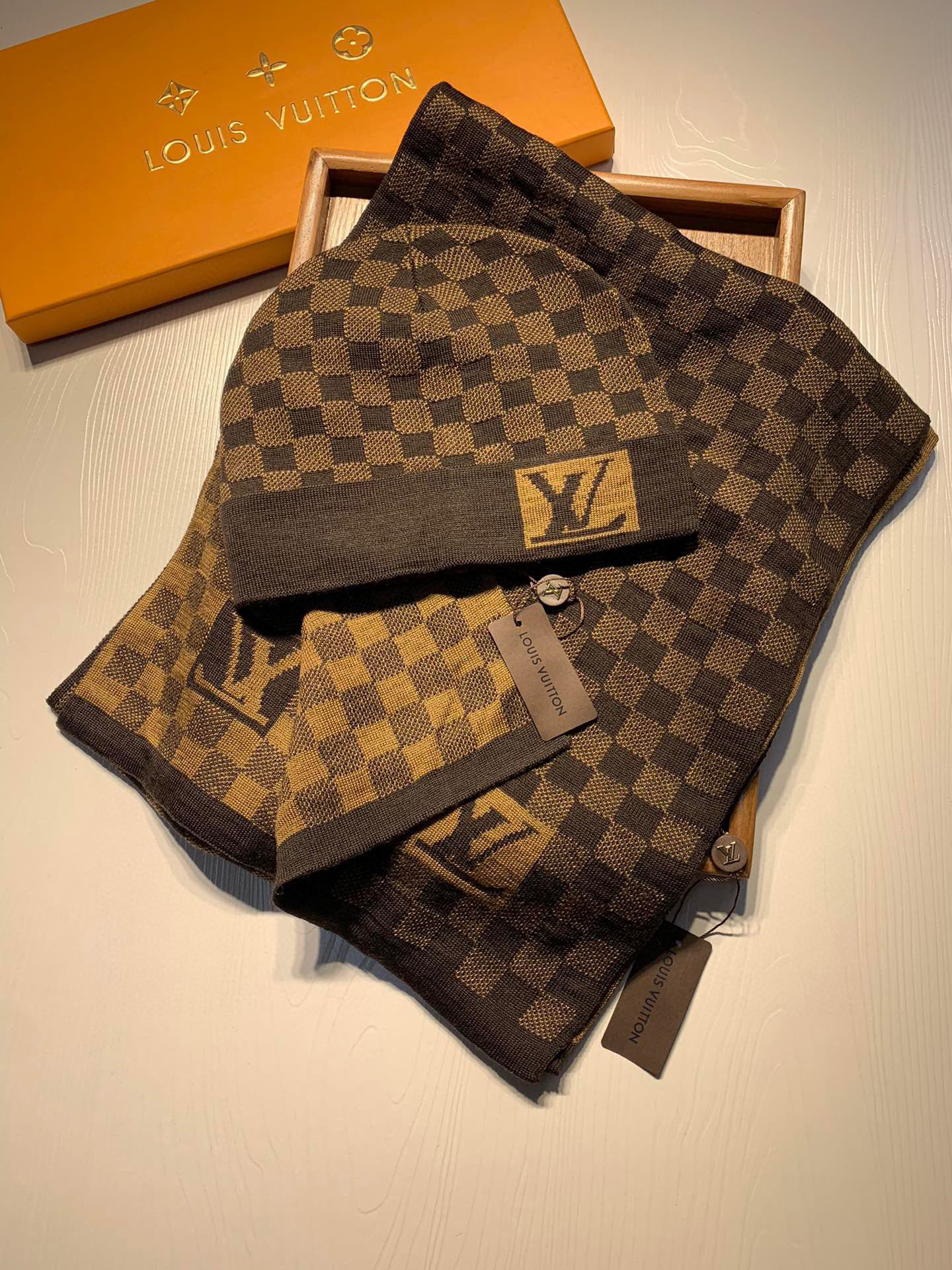 Louis Vuitton Scarf & Hat Set – SCHA1010