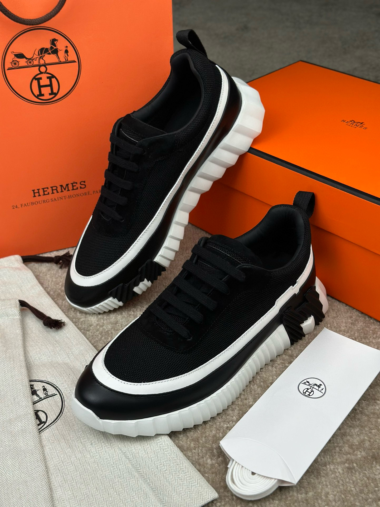 Hermes Sneaker – HRMS1040