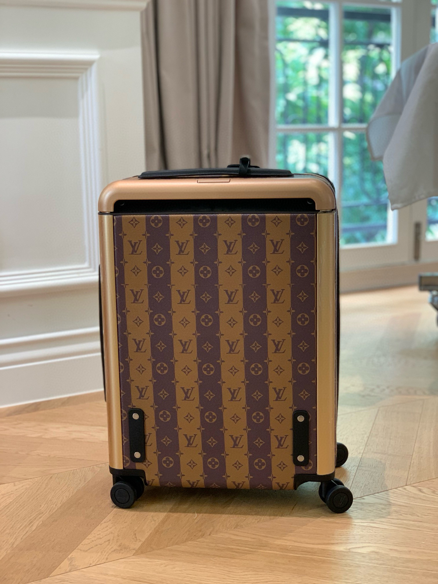 Louis Vuitton Suitcase – BGSC1017