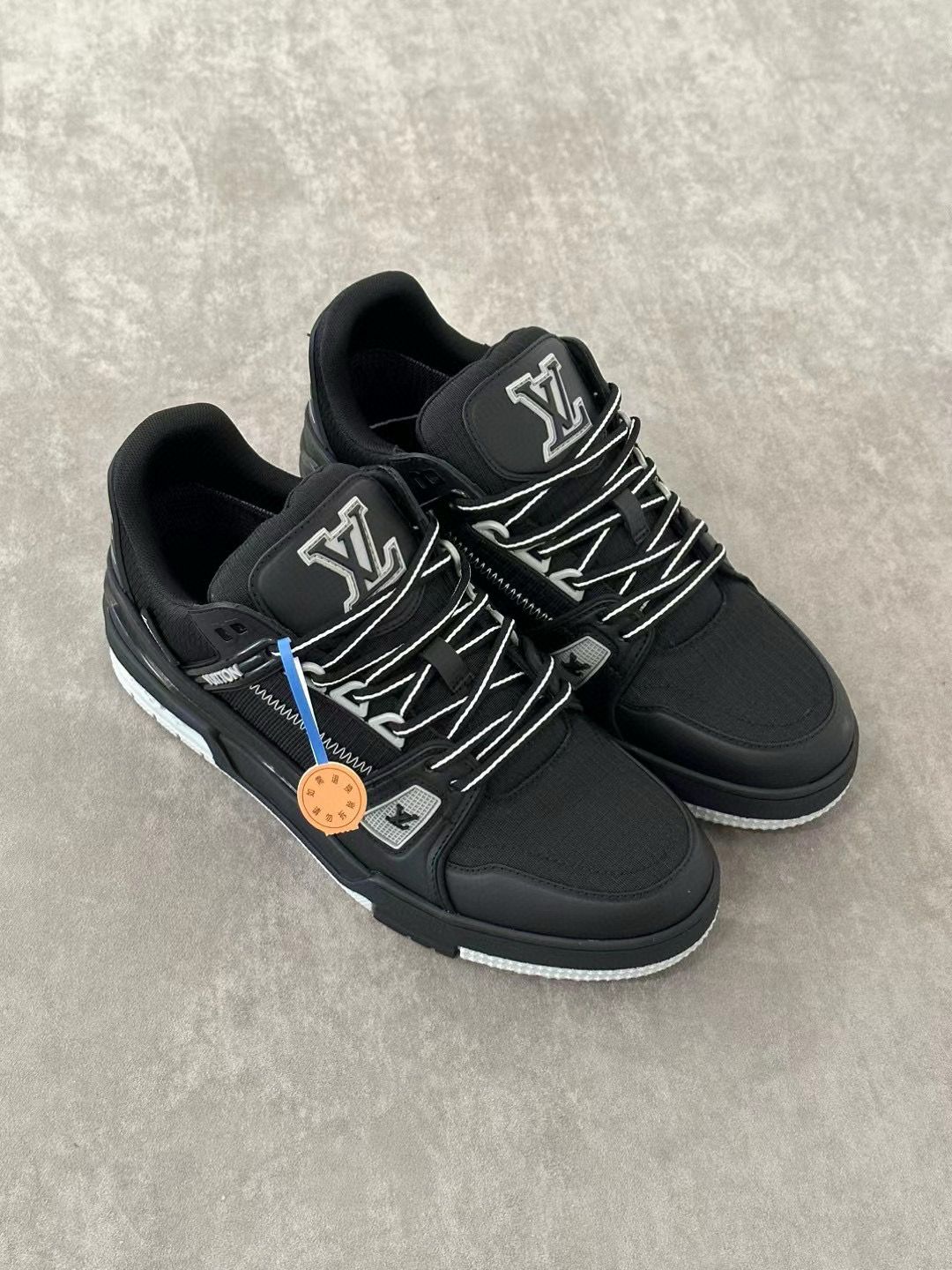 Louis Vuitton Sneaker – LSVT1485