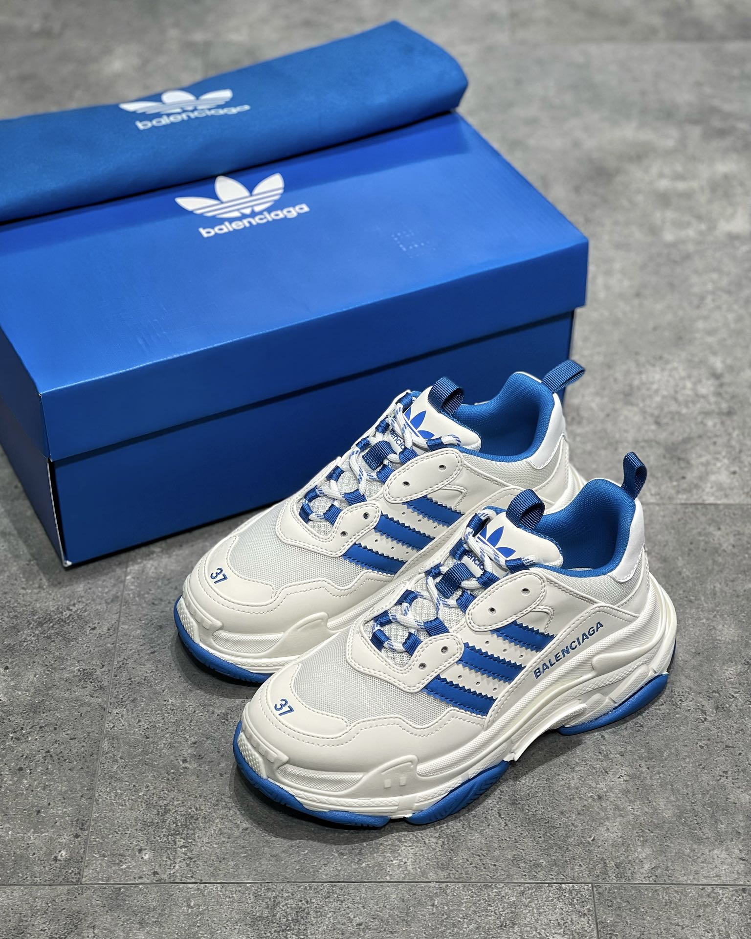 Balenciaga x Adidas Triple S – BLNC1120