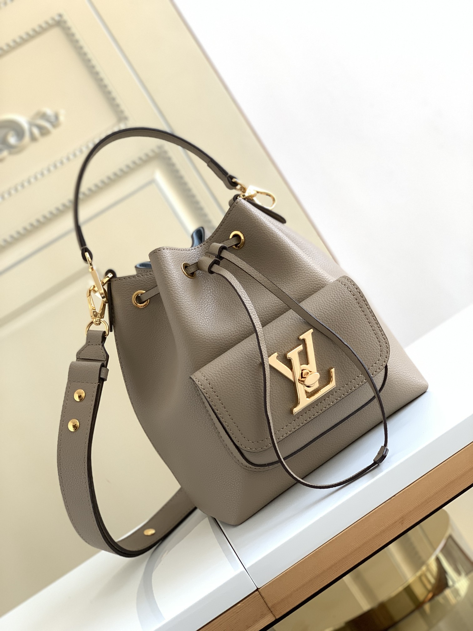 Louis Vuitton Shoulder Bag – LVSH1081