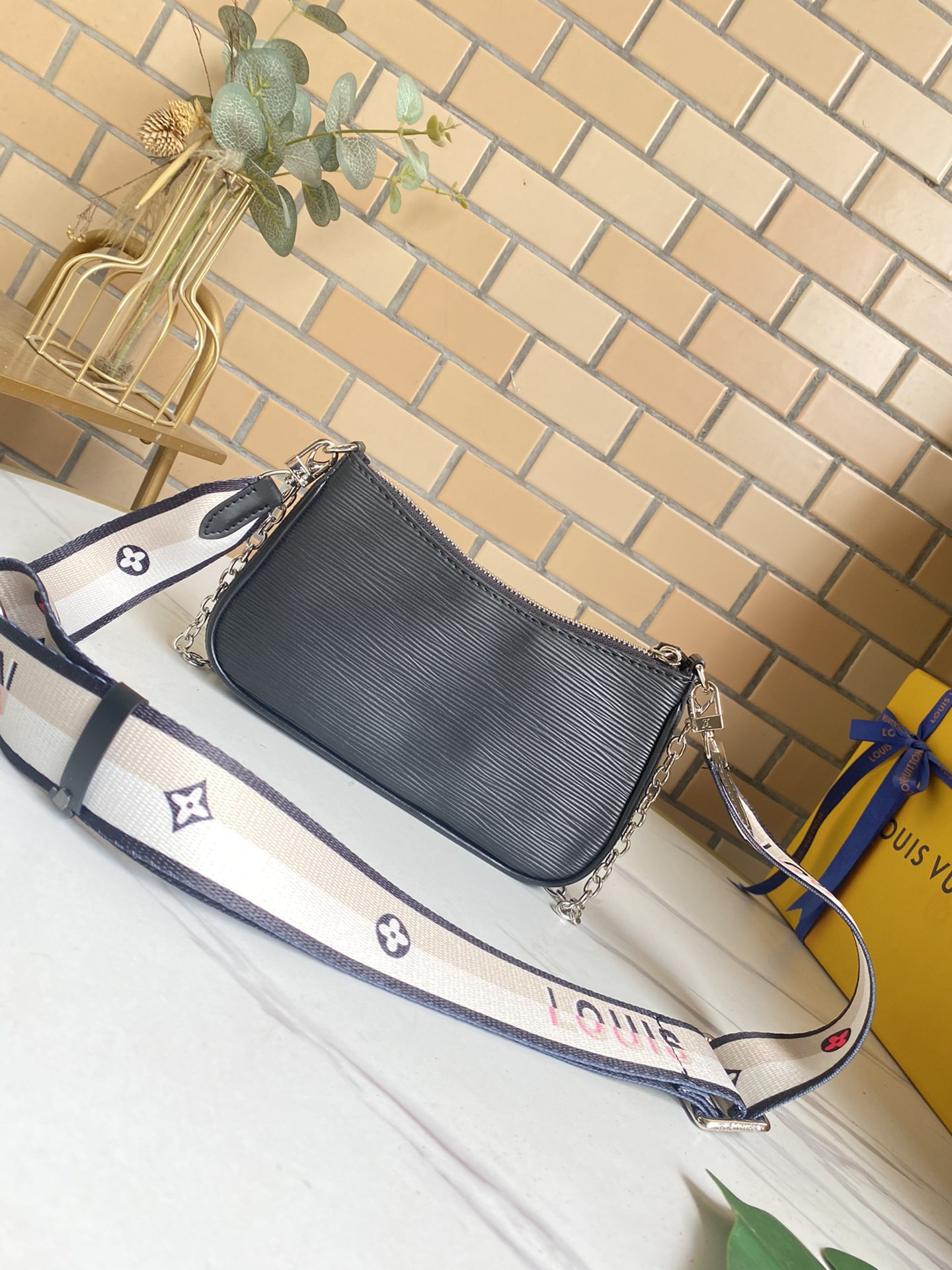 Louis Vuitton Shoulder Bag – LVSH1168