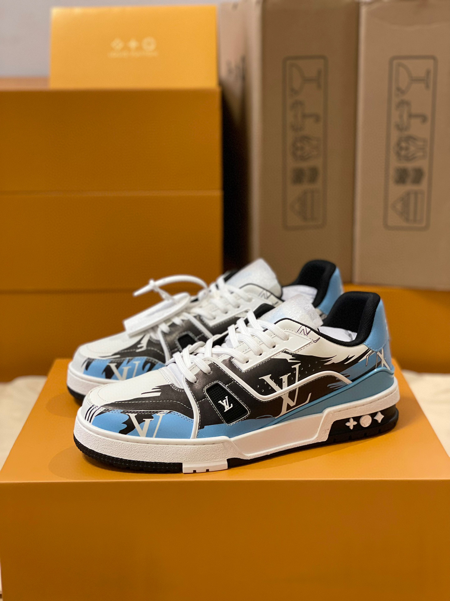 Louis Vuitton Sneaker – LSVT1224