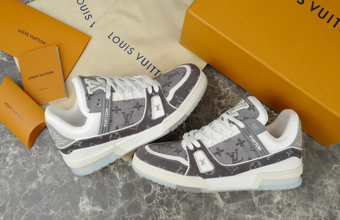 Louis Vuitton Sneaker – LSVT1421
