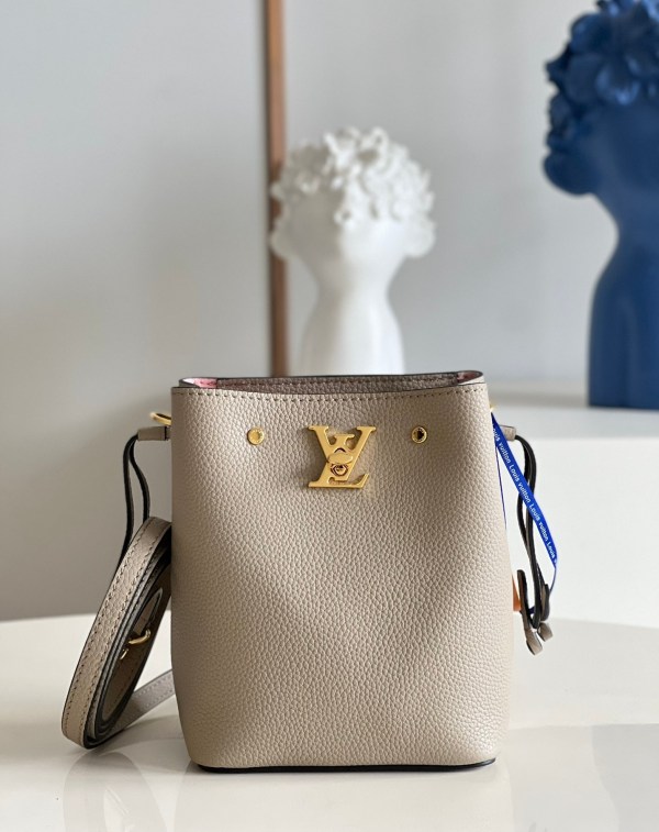 Louis Vuitton Shoulder Bag – LVSH1032