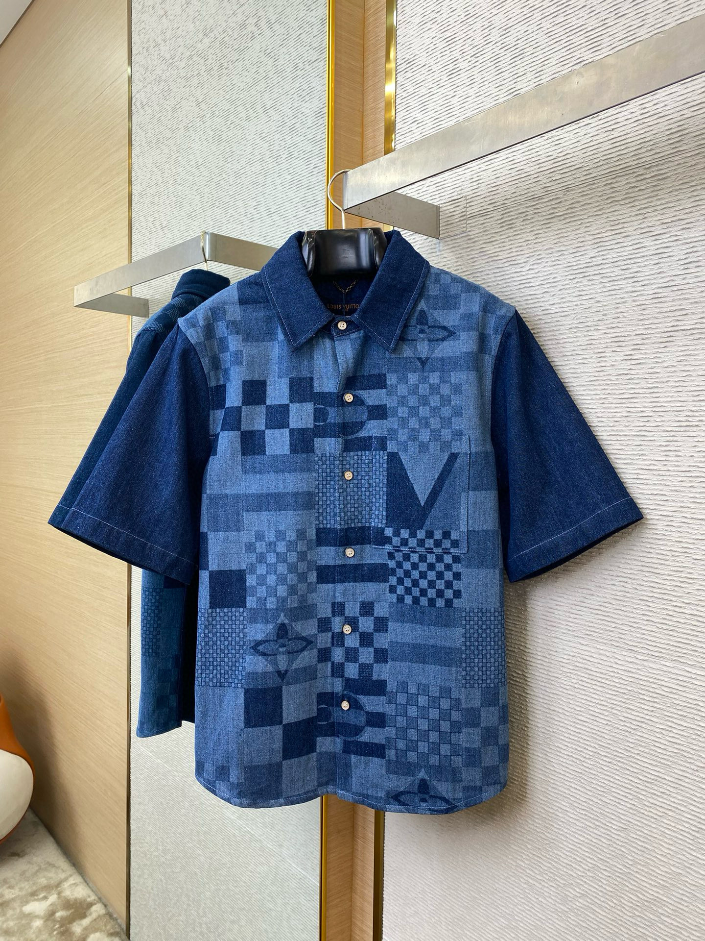 Louis Vuitton Shirt – TRJK1179