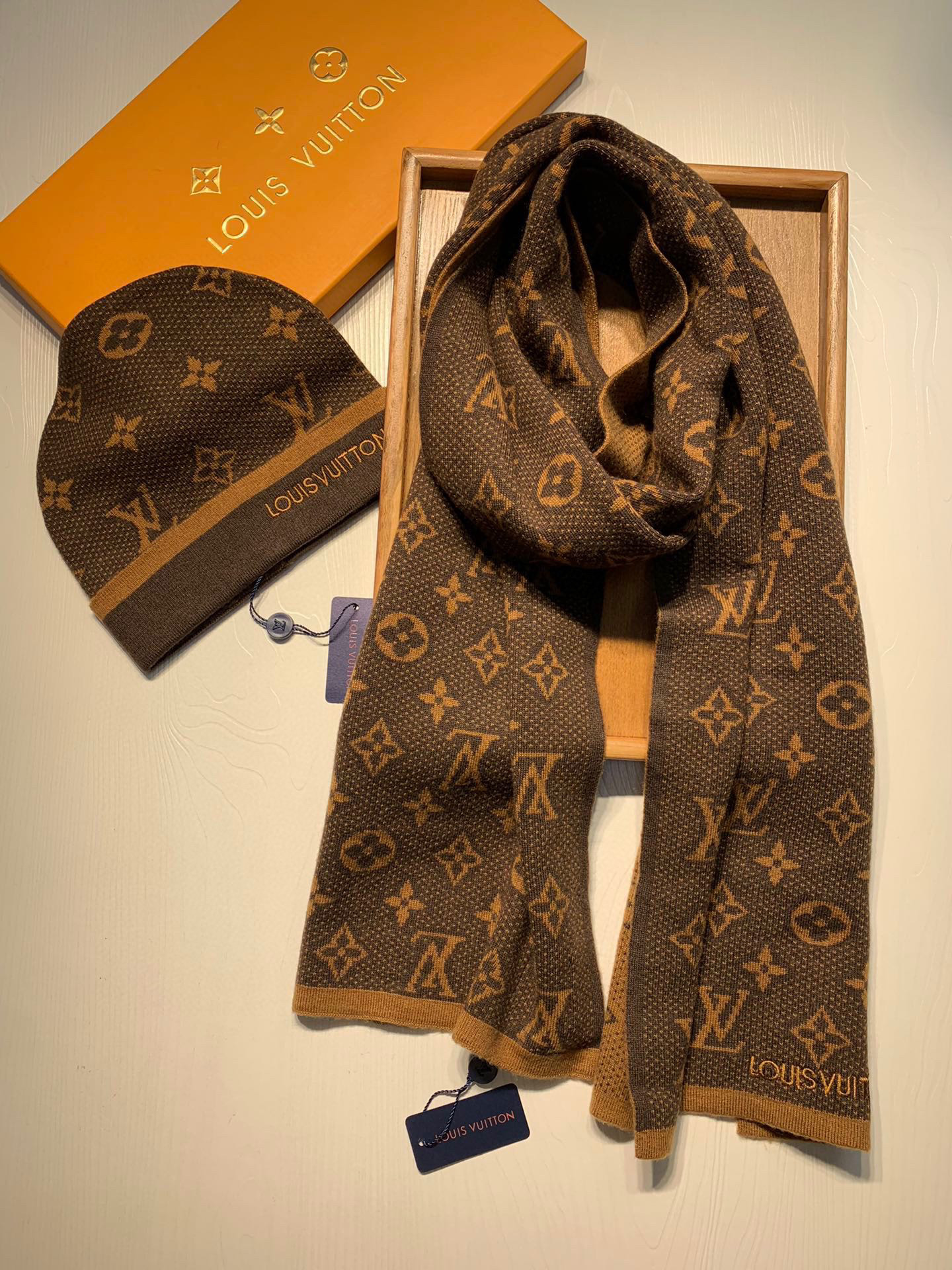 Louis Vuitton Scarf & Hat Set – SCHA1014