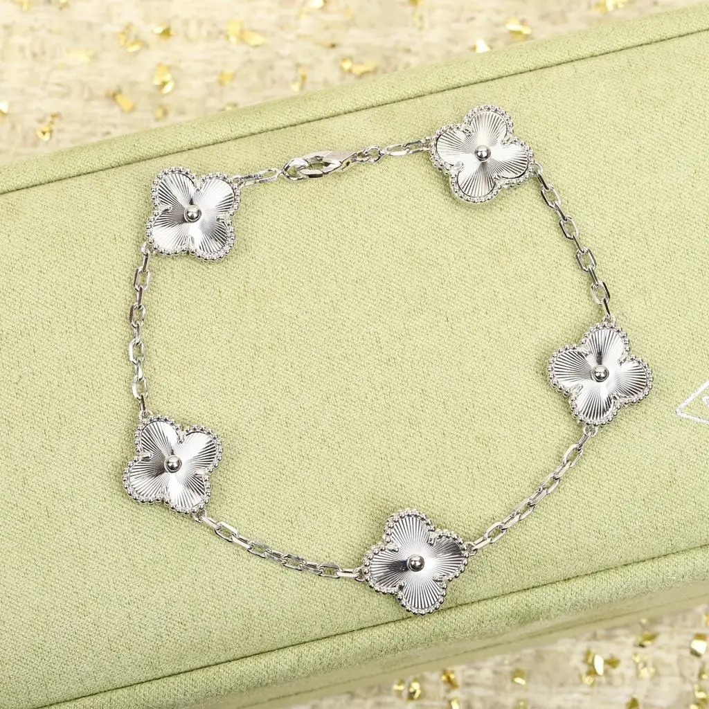 Van Cleef & Arpels Bracelet – JWWM1024