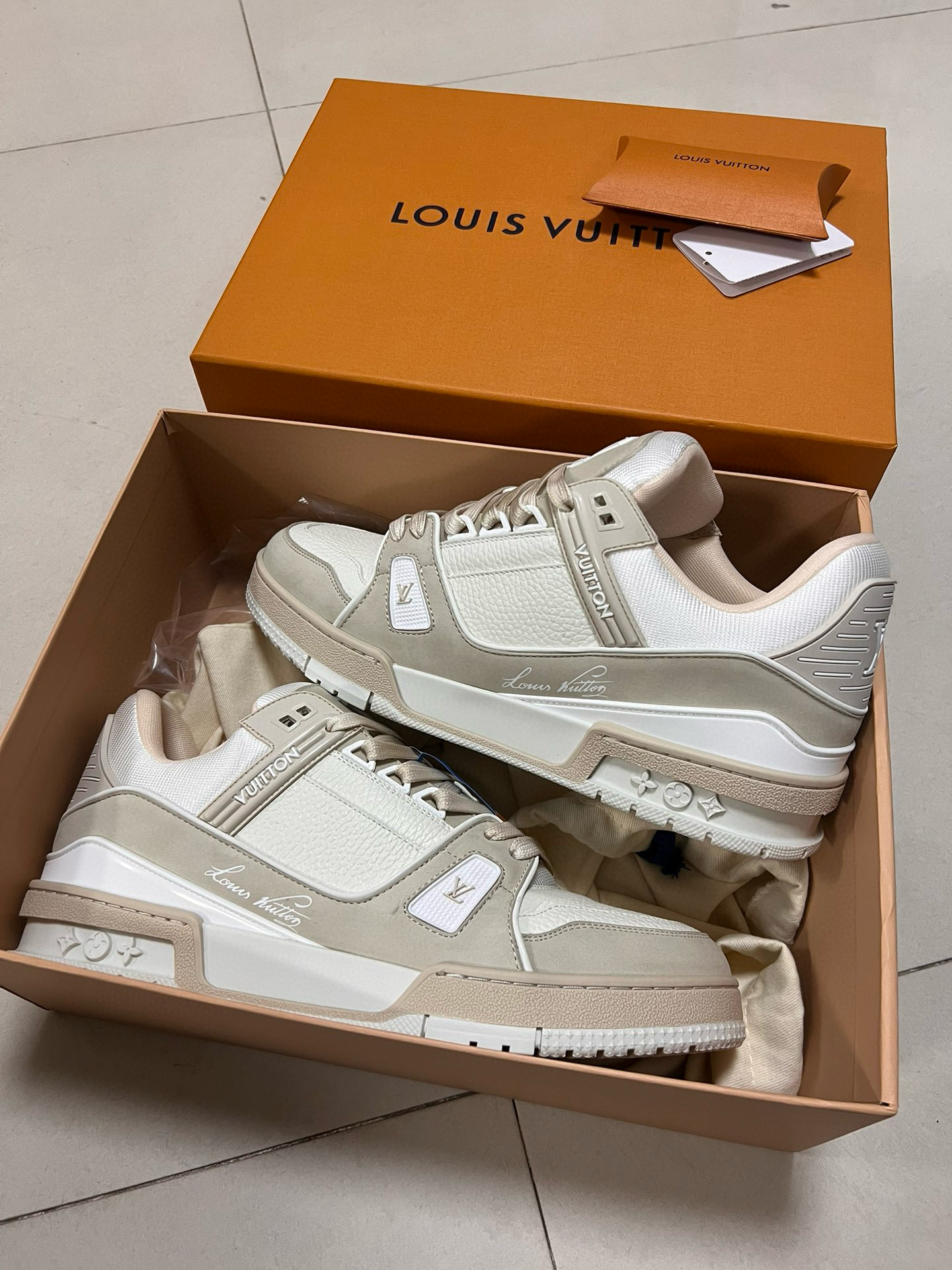 Louis Vuitton Sneaker – LSVT1425