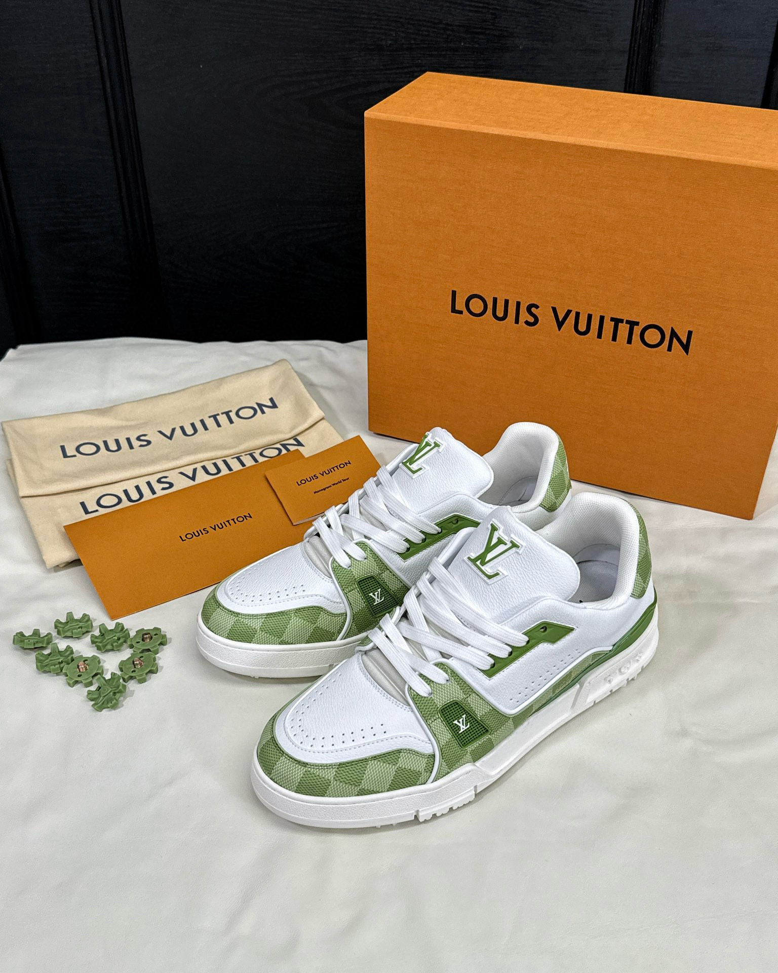 Louis Vuitton Sneaker – LSVT1405