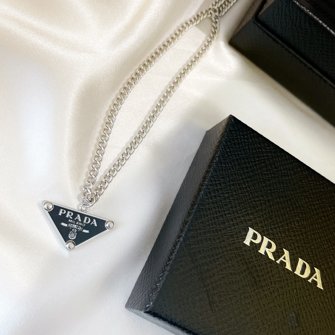 Prada Necklace – JWWM1062
