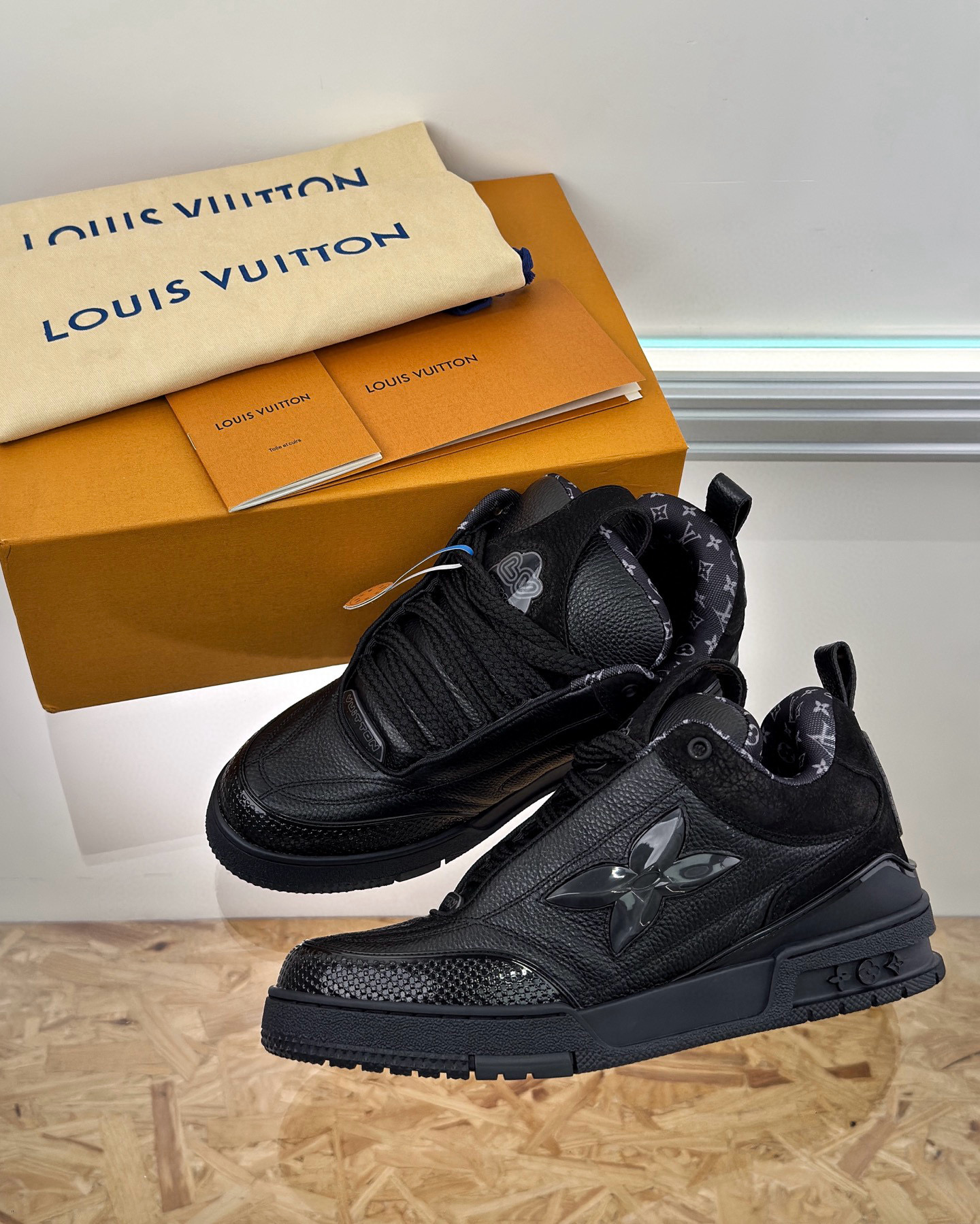 Louis Vuitton Sneaker – LSVT1461
