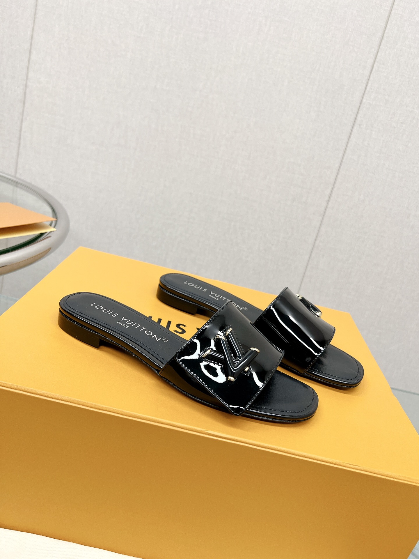 Louis Vuitton Sandal – WOLV1060