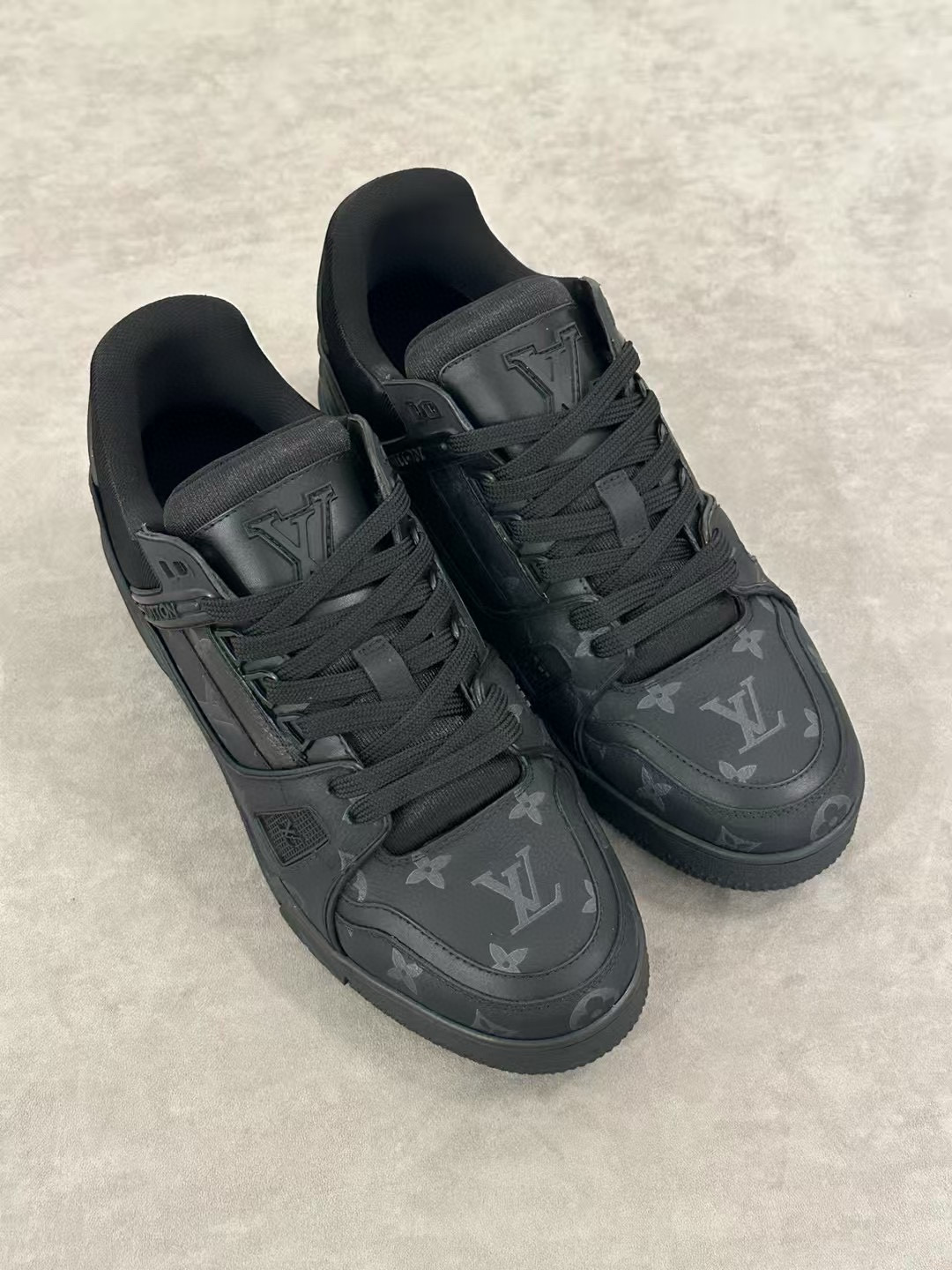 Louis Vuitton Sneaker – LSVT1483