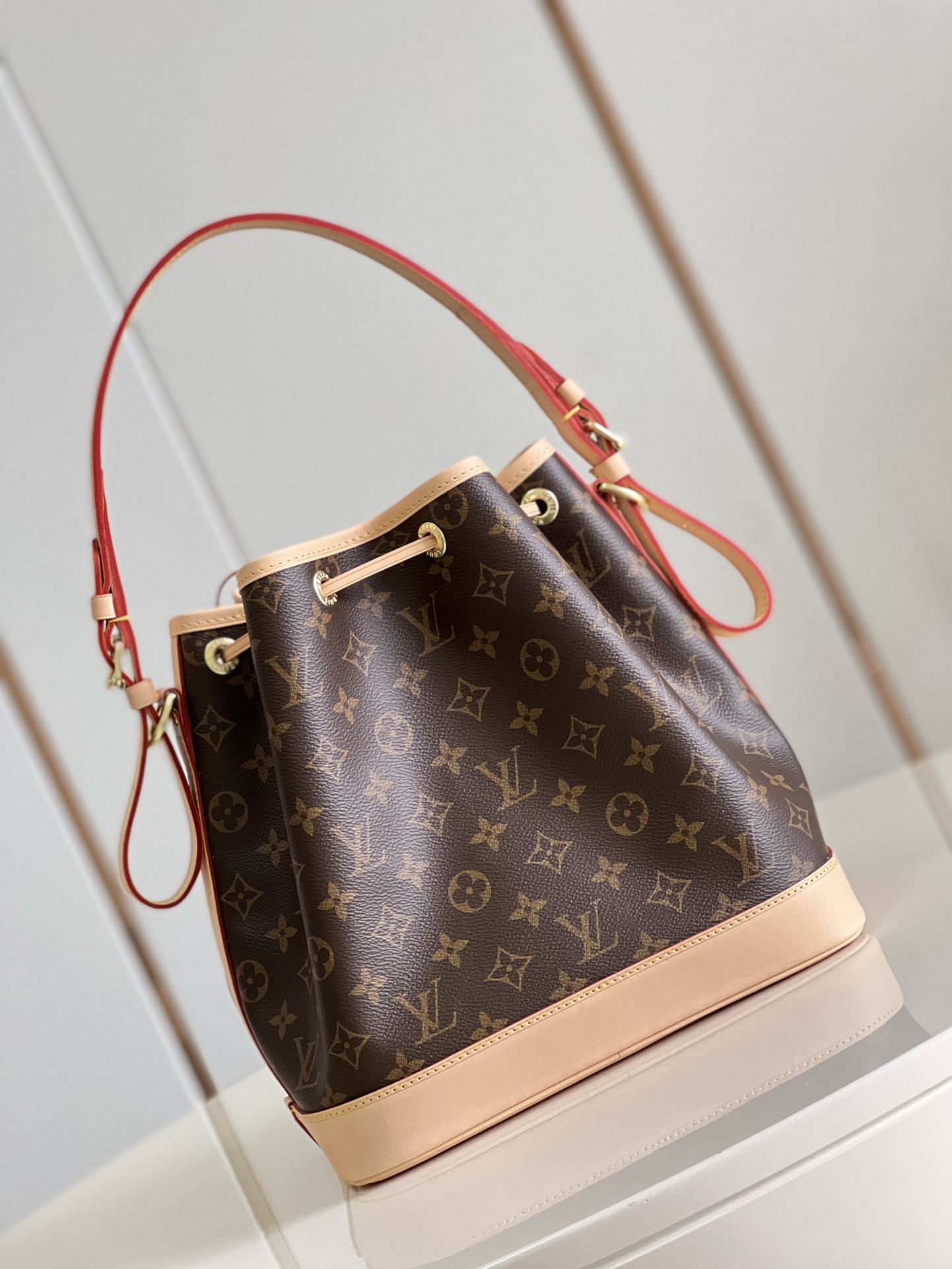 Louis Vuitton Shoulder Bag – LVSH1089
