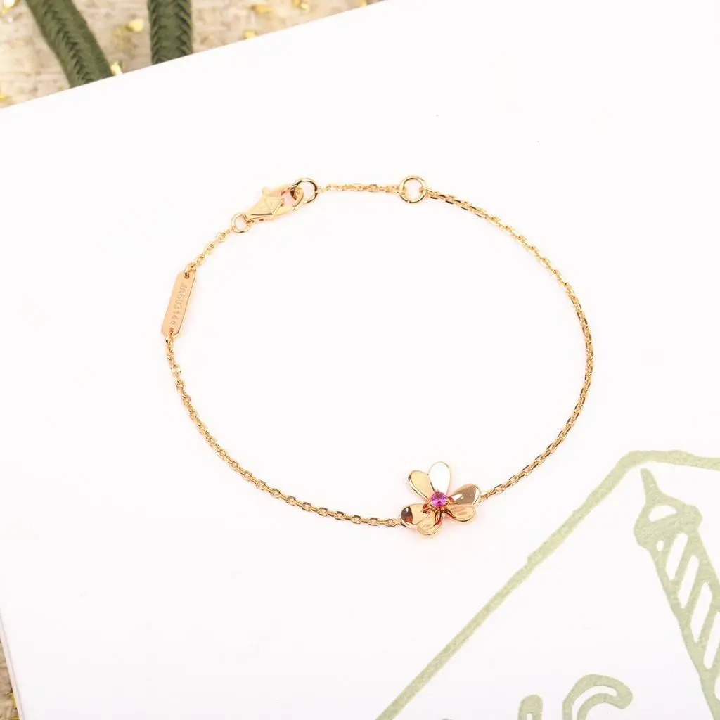 Van Cleef & Arpels Bracelet – JWWM1026