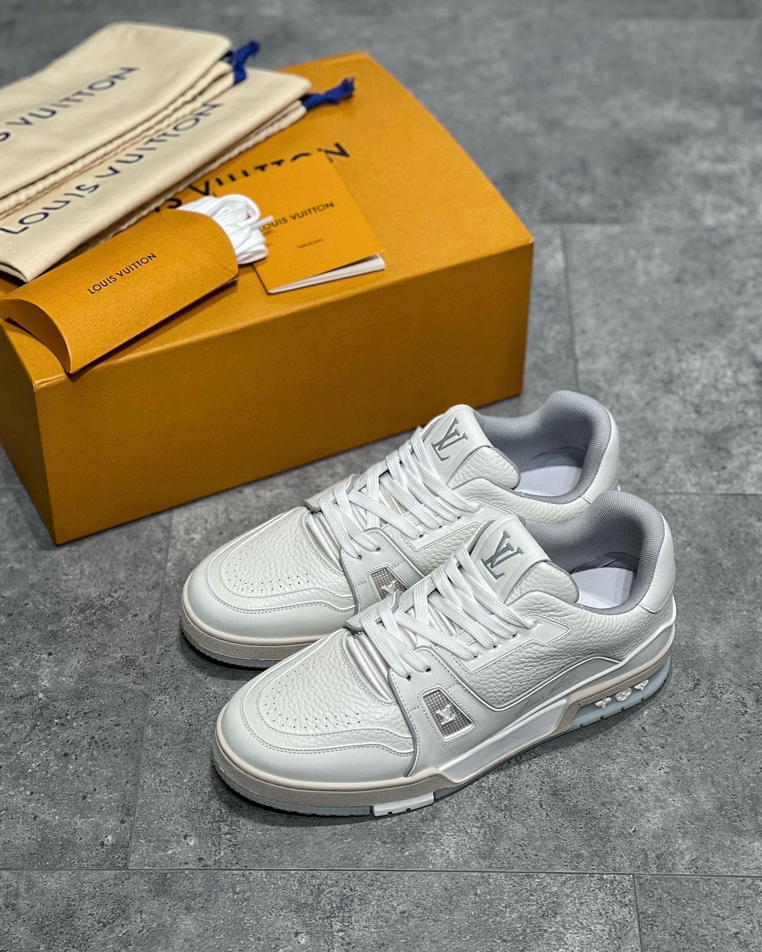 Louis Vuitton Sneaker – LSVT1246