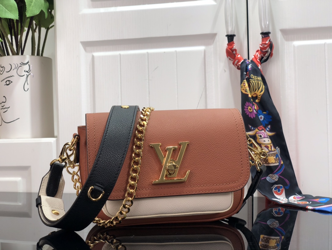 Louis Vuitton Shoulder Bag – LVSH1035