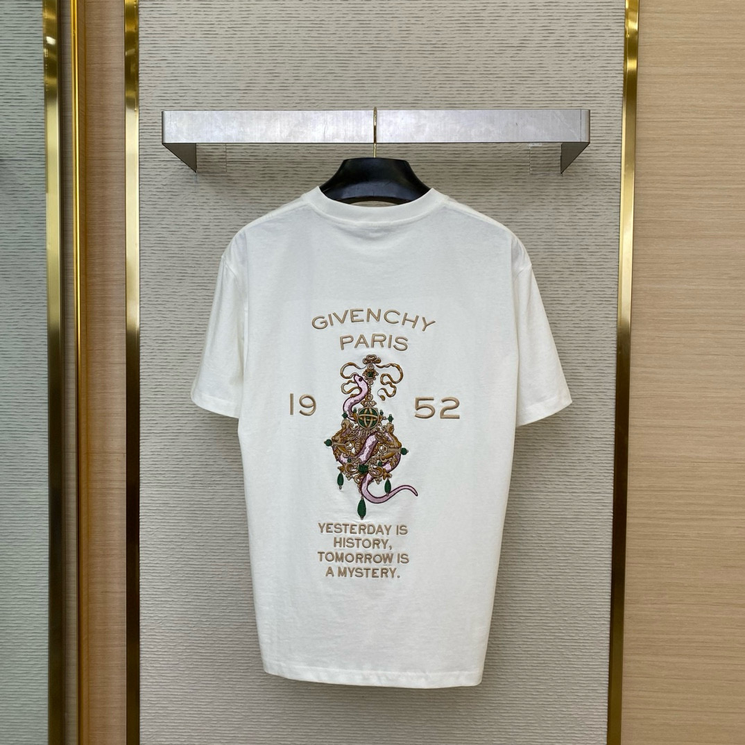 Givenchy T-Shirt – TSHP3044