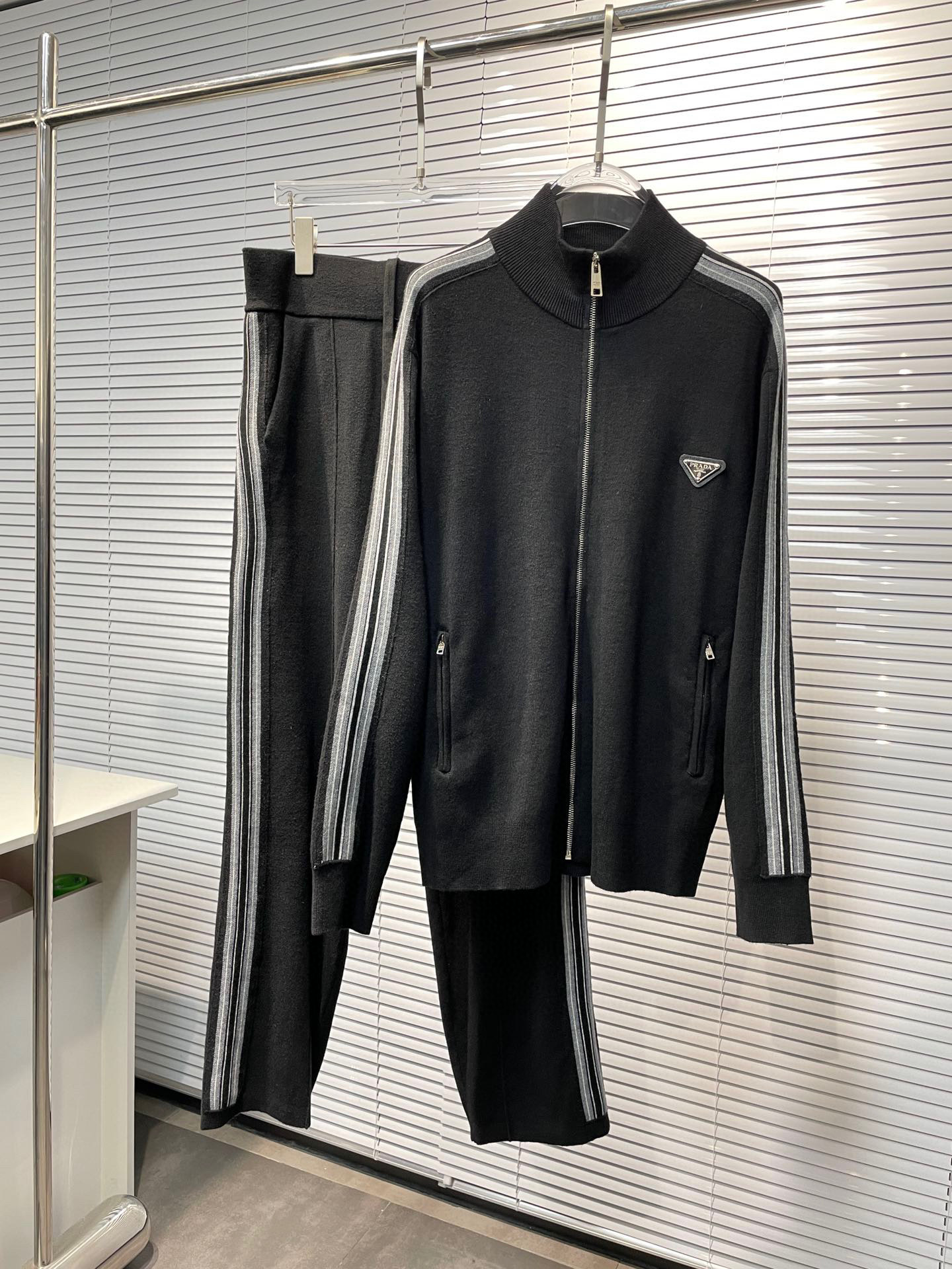 Prada Tracksuit – TRSU1106
