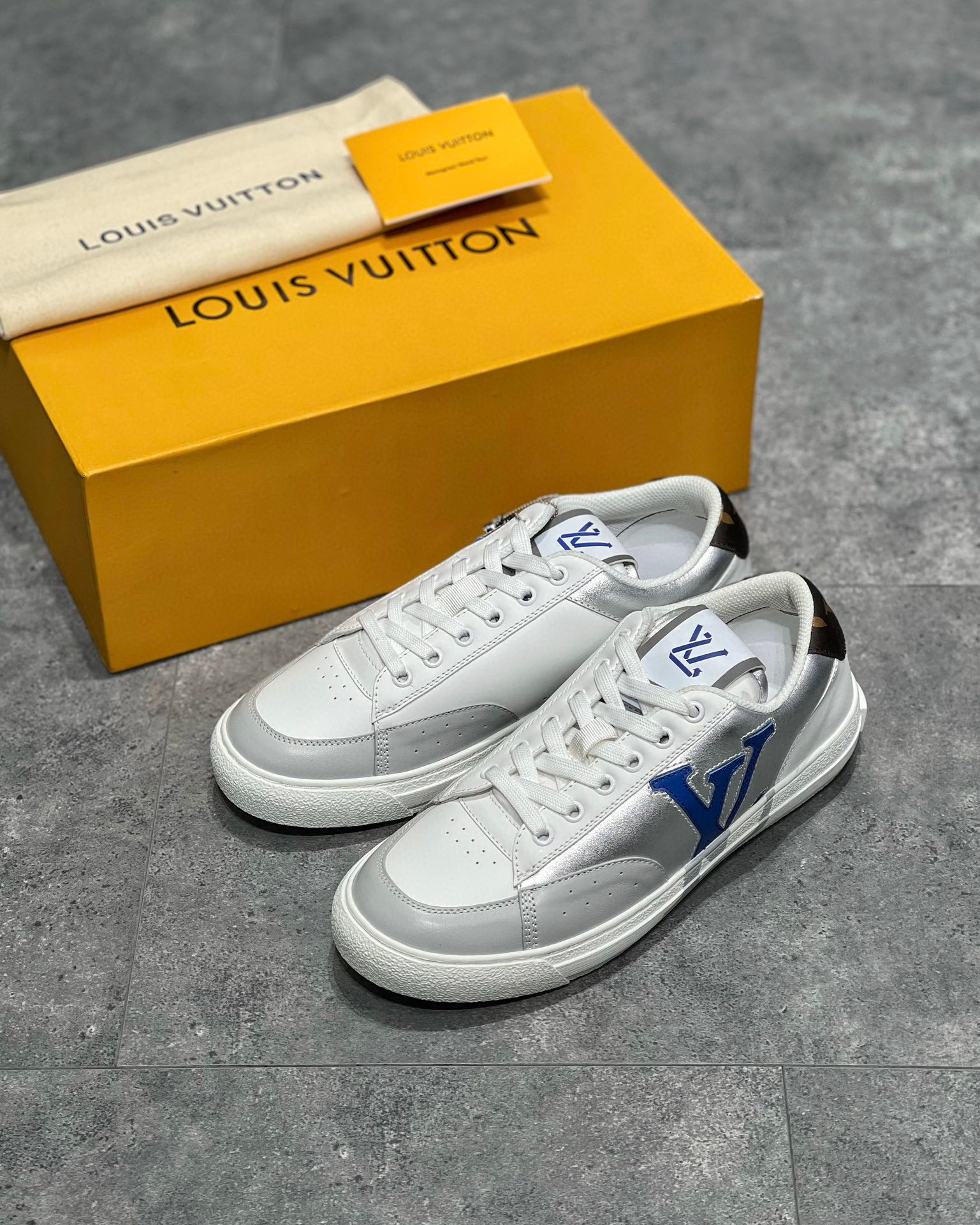 Louis Vuitton Sneaker – LSVT1303