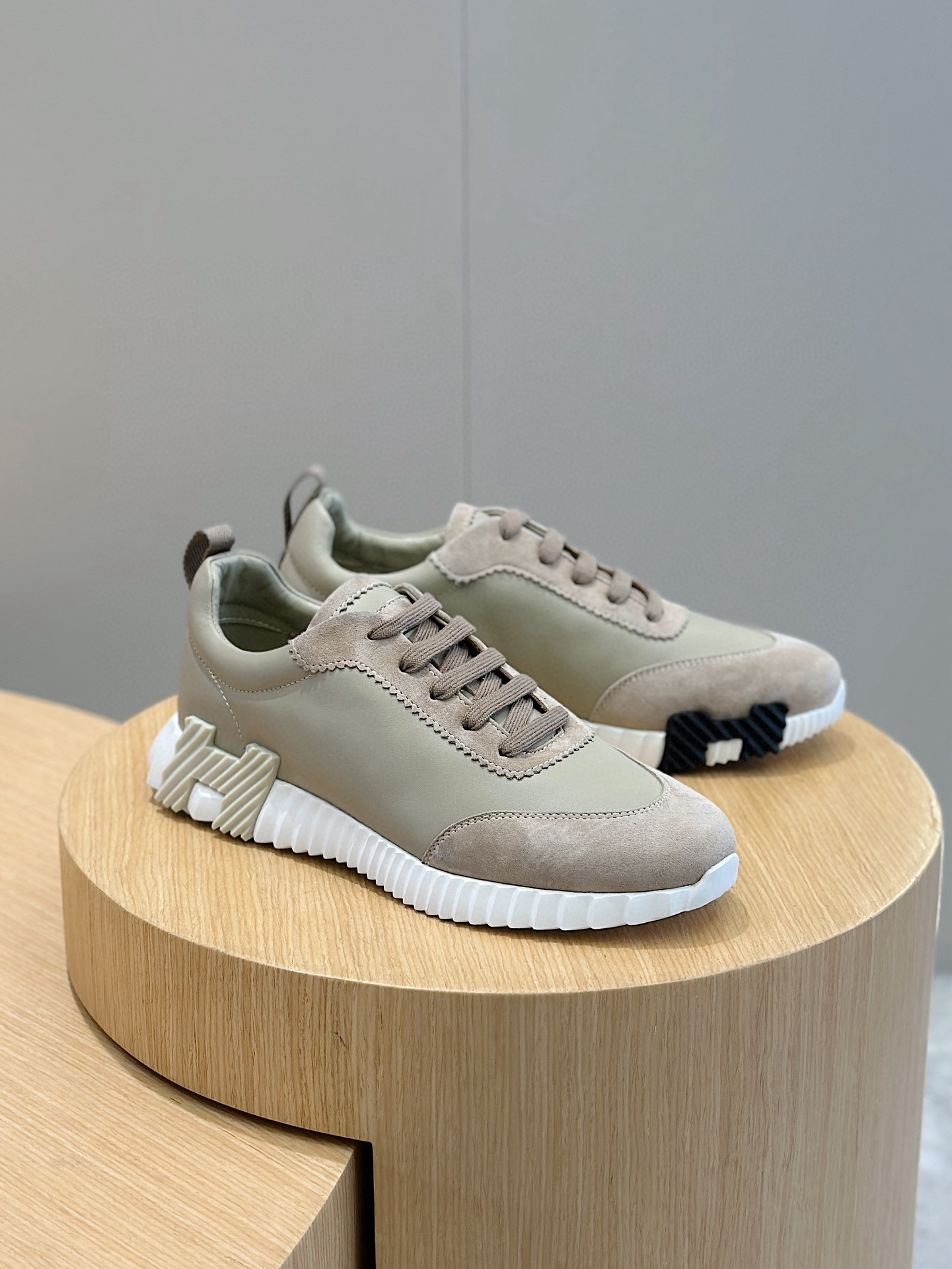 Hermes Sneaker – HRMS1061