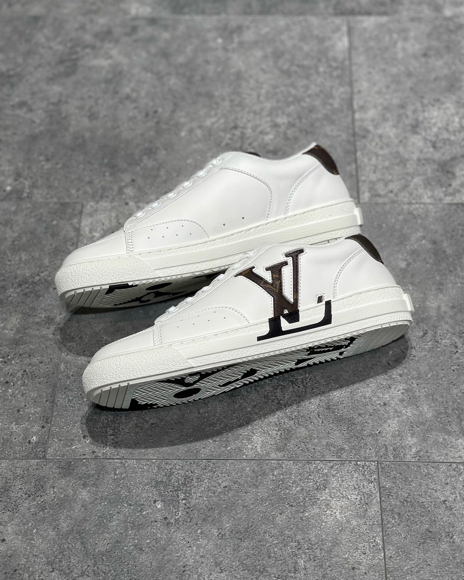 Louis Vuitton Sneaker – LSVT1304