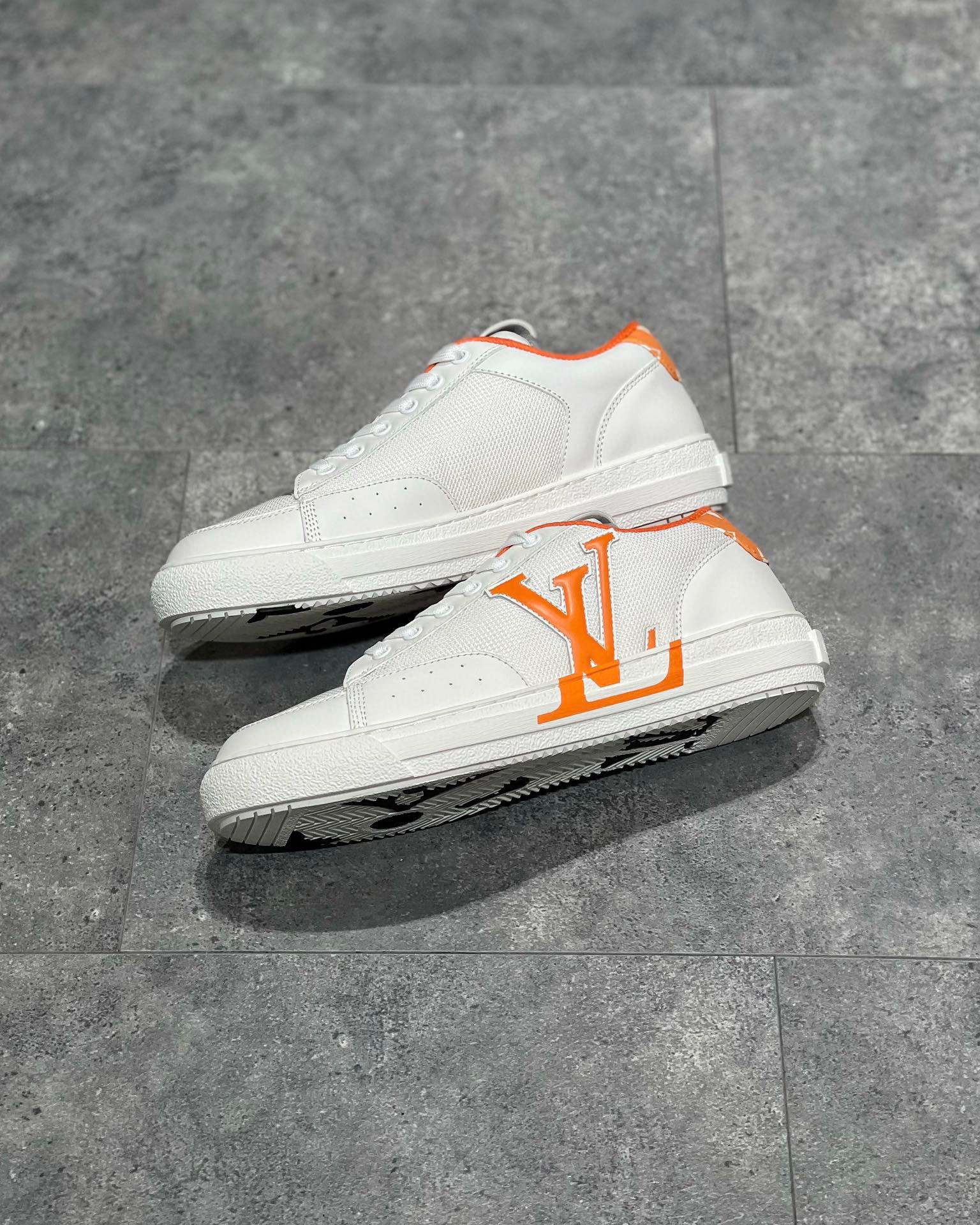 Louis Vuitton Sneaker – LSVT1300