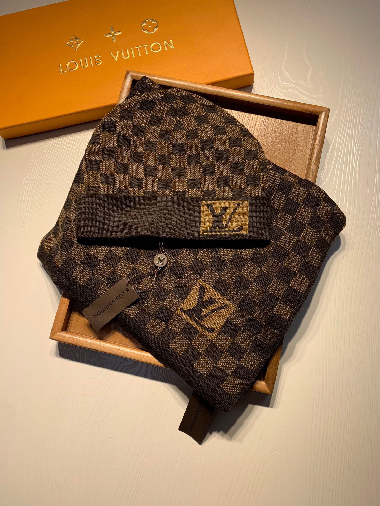 Louis Vuitton Scarf & Hat Set – SCHA1010