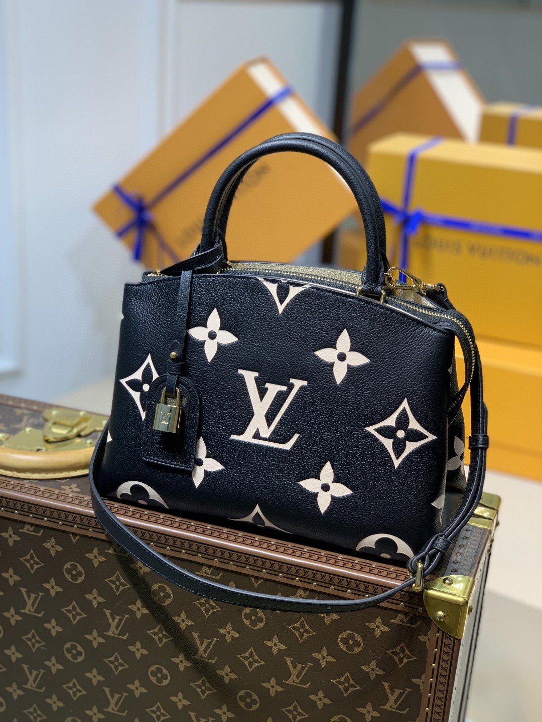 Louis Vuitton Tote Bag – LVTB1063