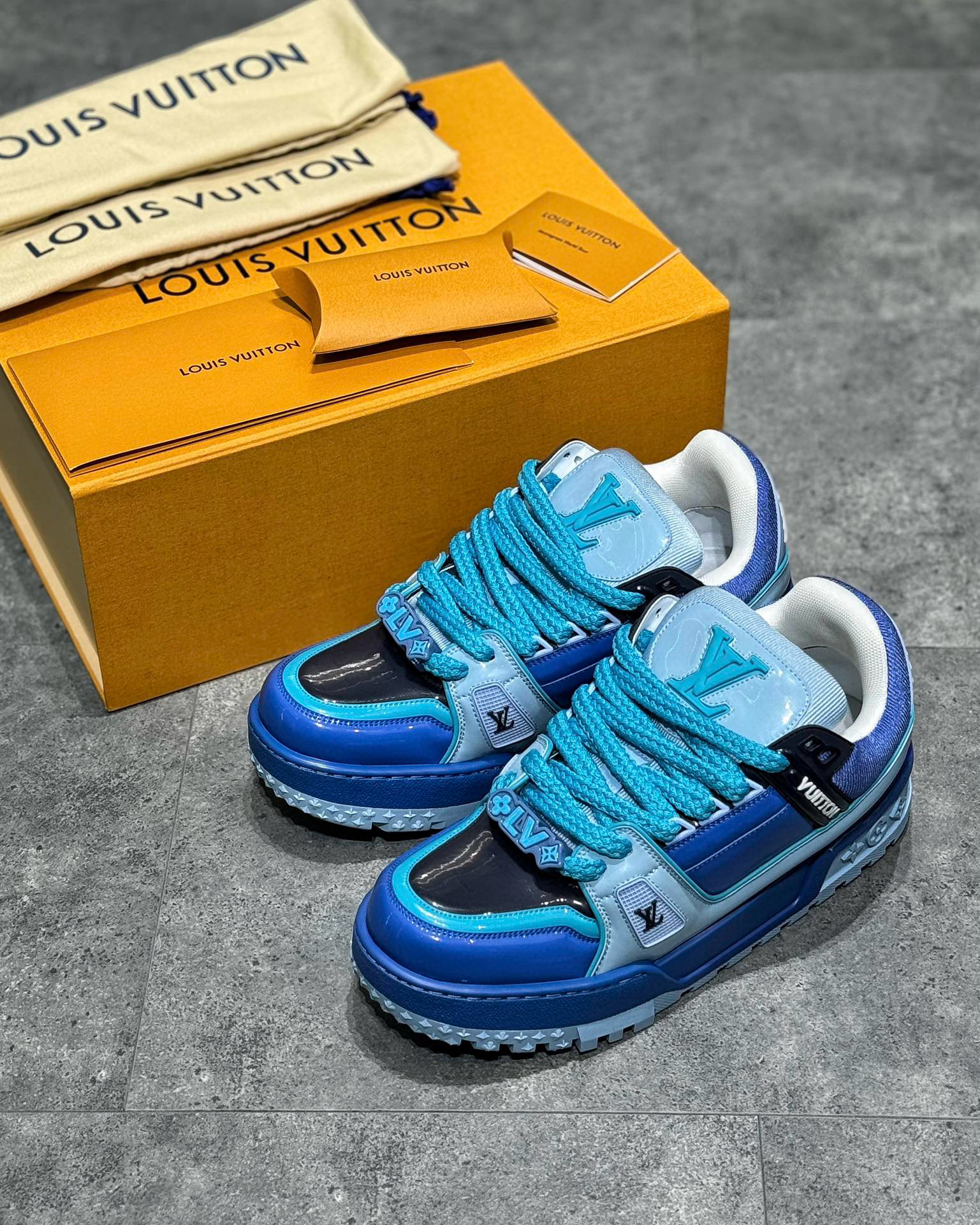 Louis Vuitton Sneaker – LSVT1333
