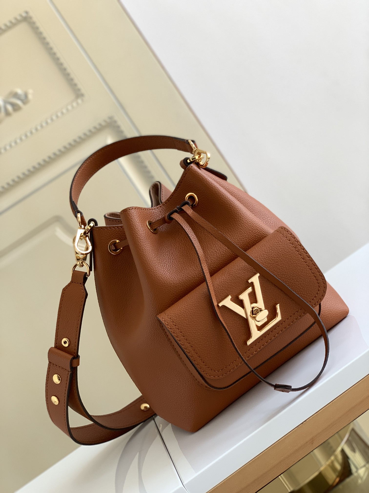 Louis Vuitton Shoulder Bag – LVSH1082