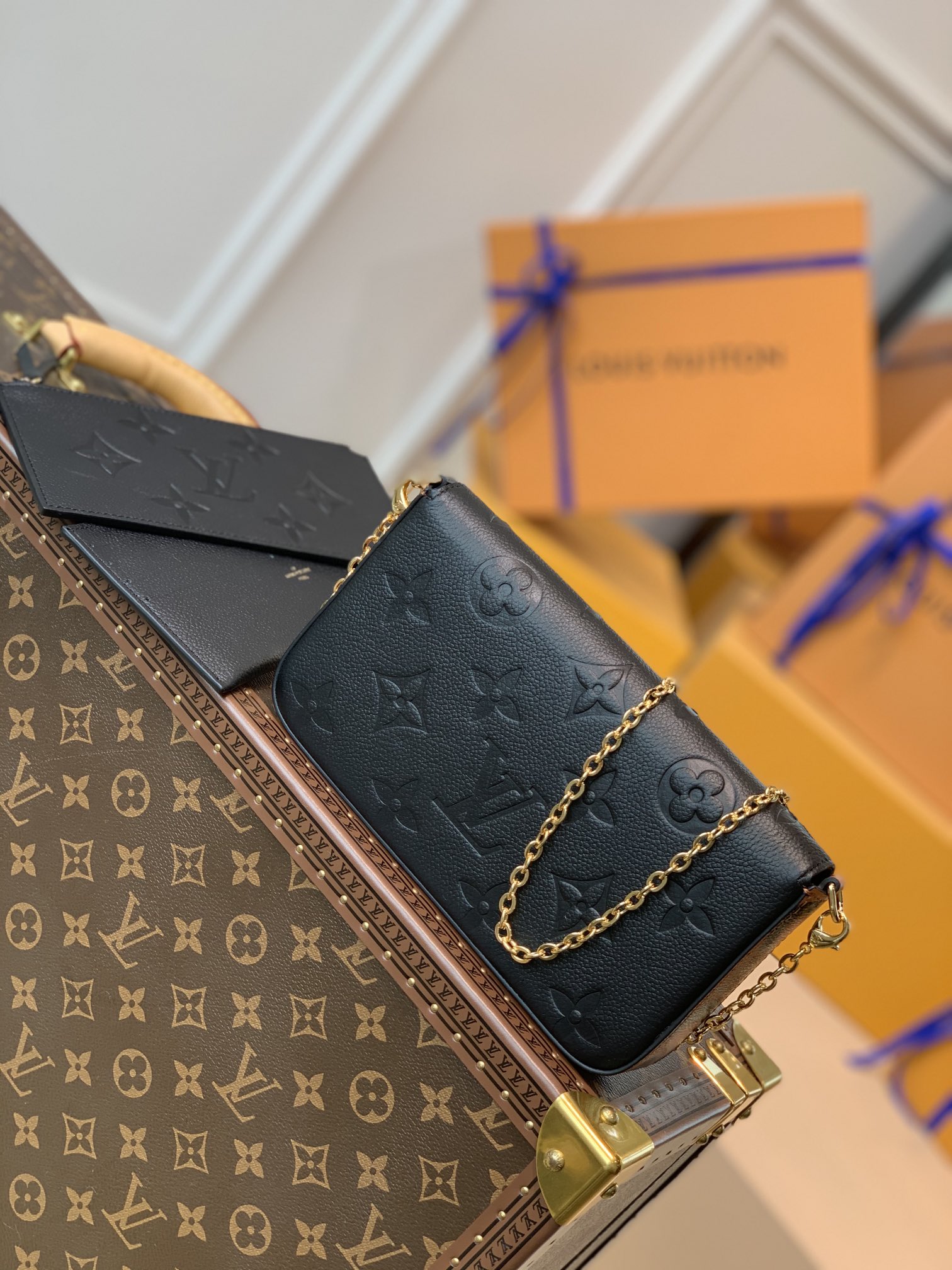 Louis Vuitton Shoulder Bag – LVSH1044
