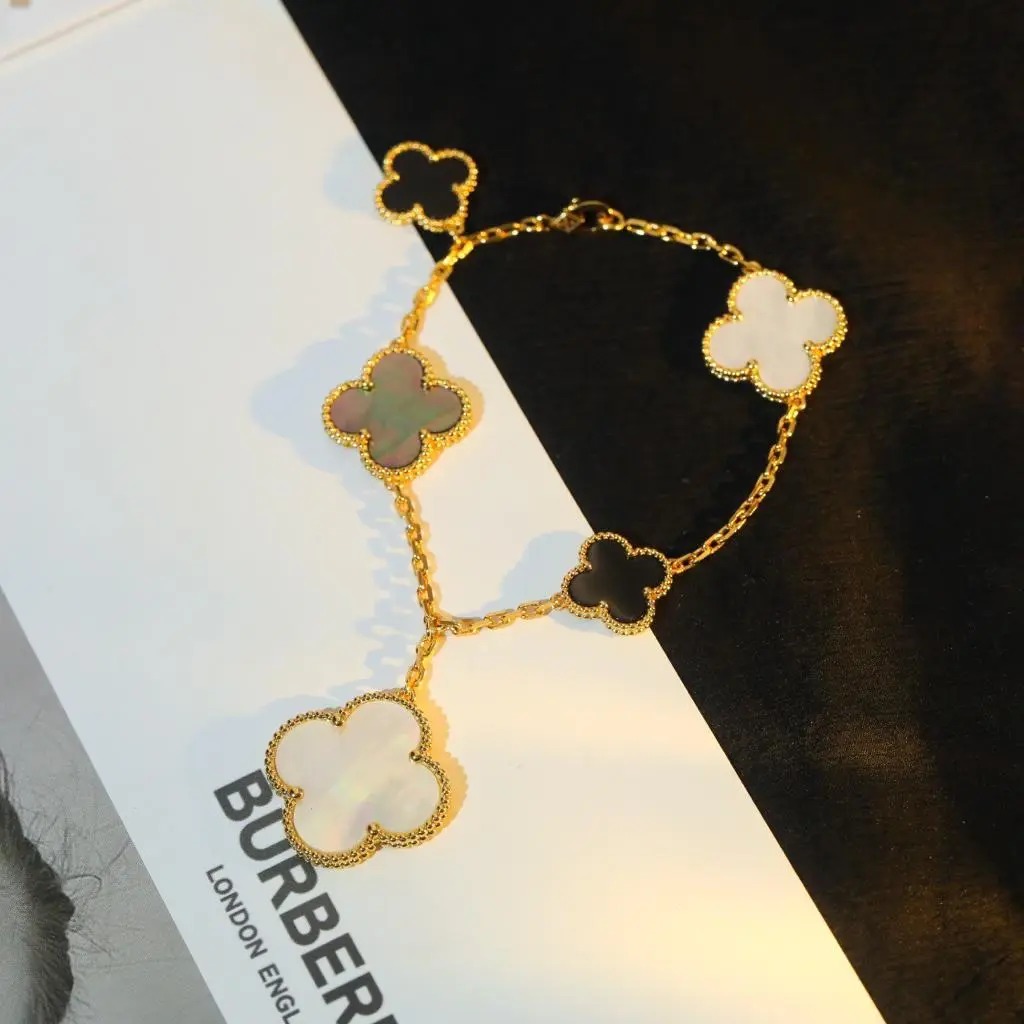 Van Cleef & Arpels Bracelet – JWWM1013
