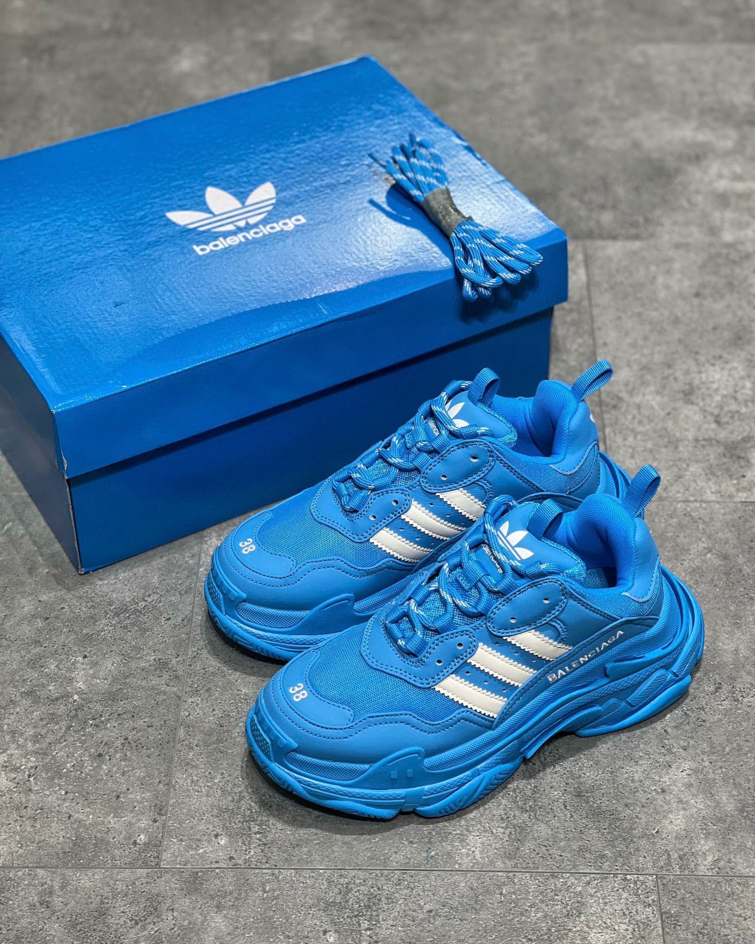 Balenciaga x Adidas Sneaker – BLNC1152