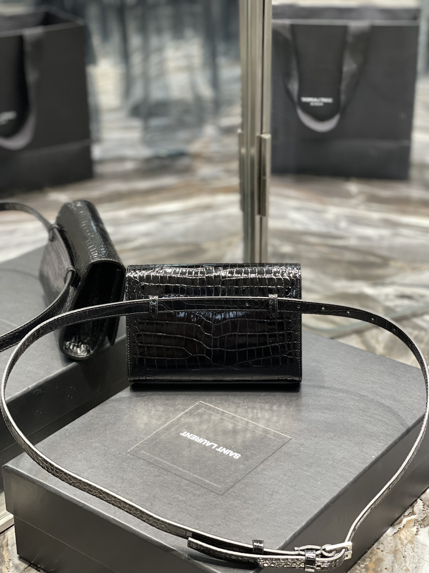 Yves Saint Lauren Bag – YSLB1070