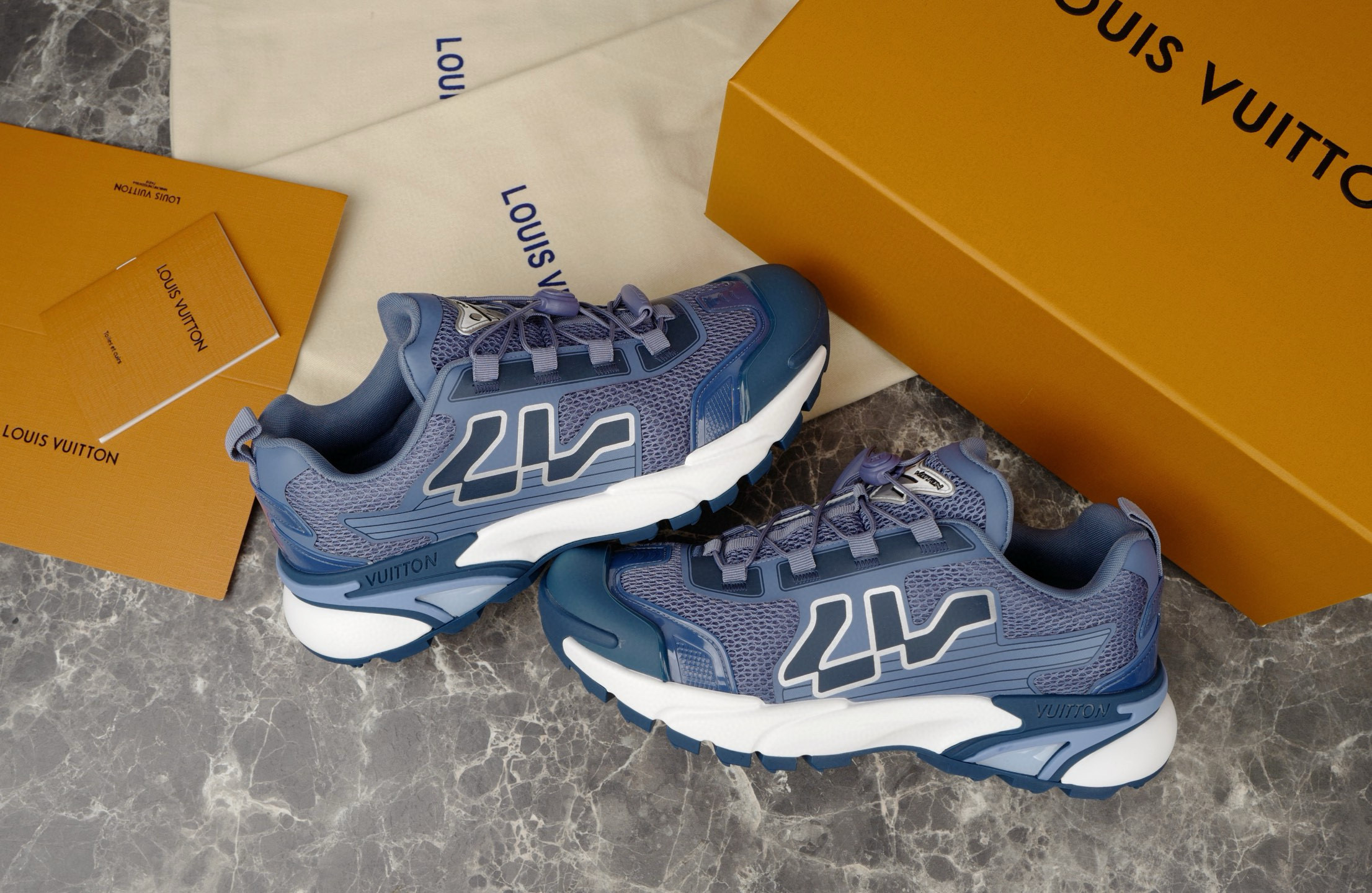 Louis Vuitton Sneaker – LSVT1489