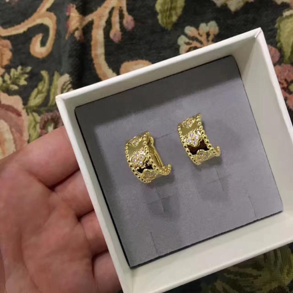 Van Cleef & Arpels Earrings – JWWM1035