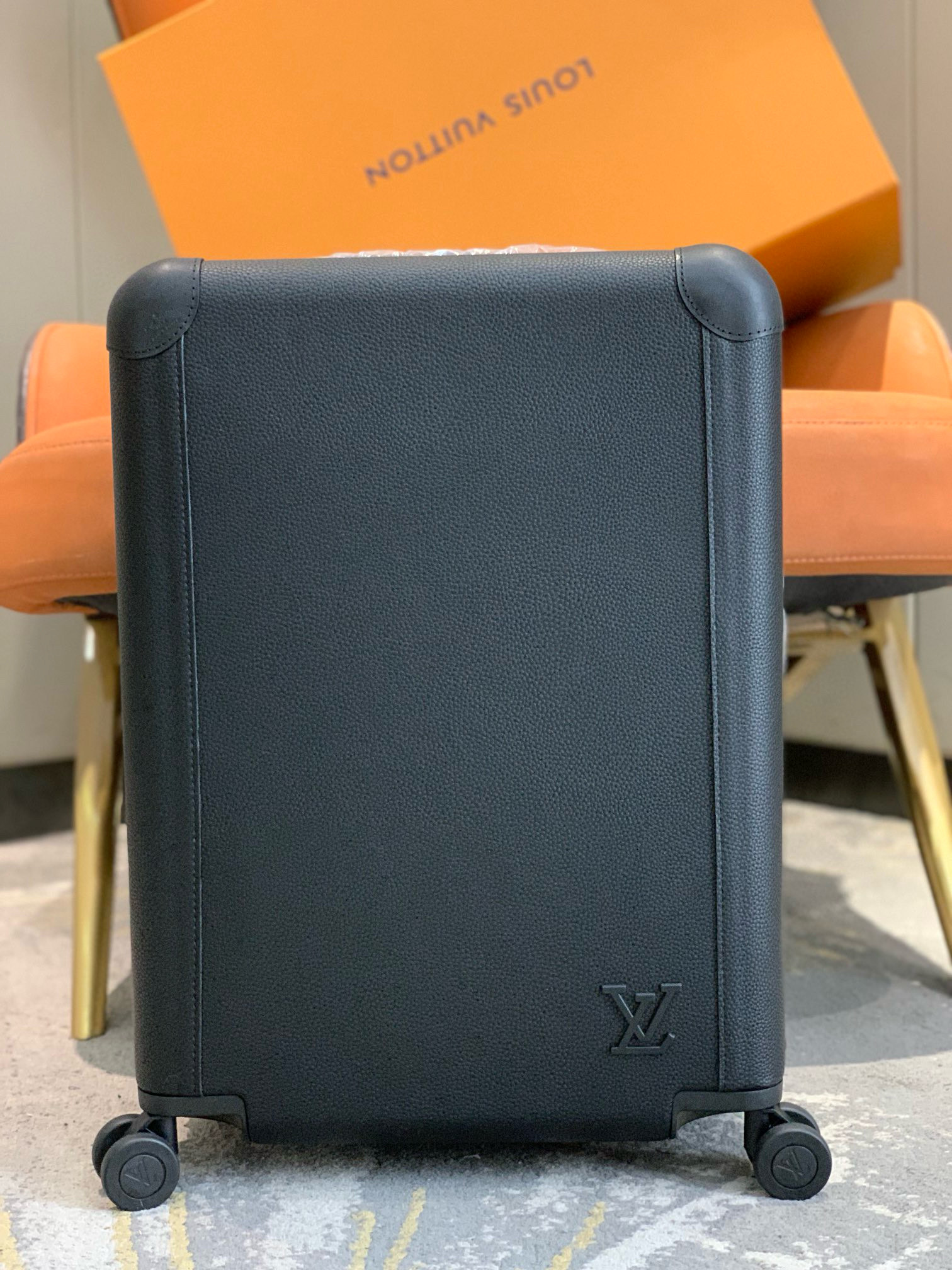 Louis Vuitton Suitcase – BGSC1019