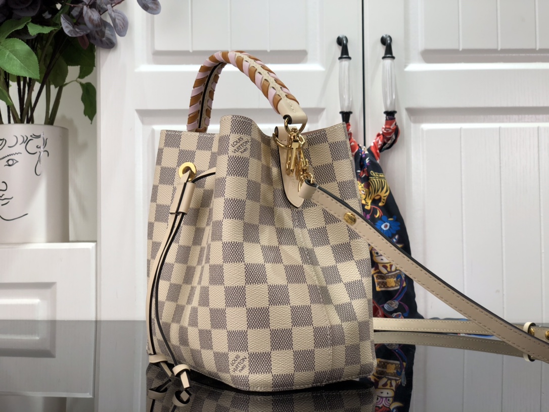 Louis Vuitton Shoulder Bag – LVSH1083