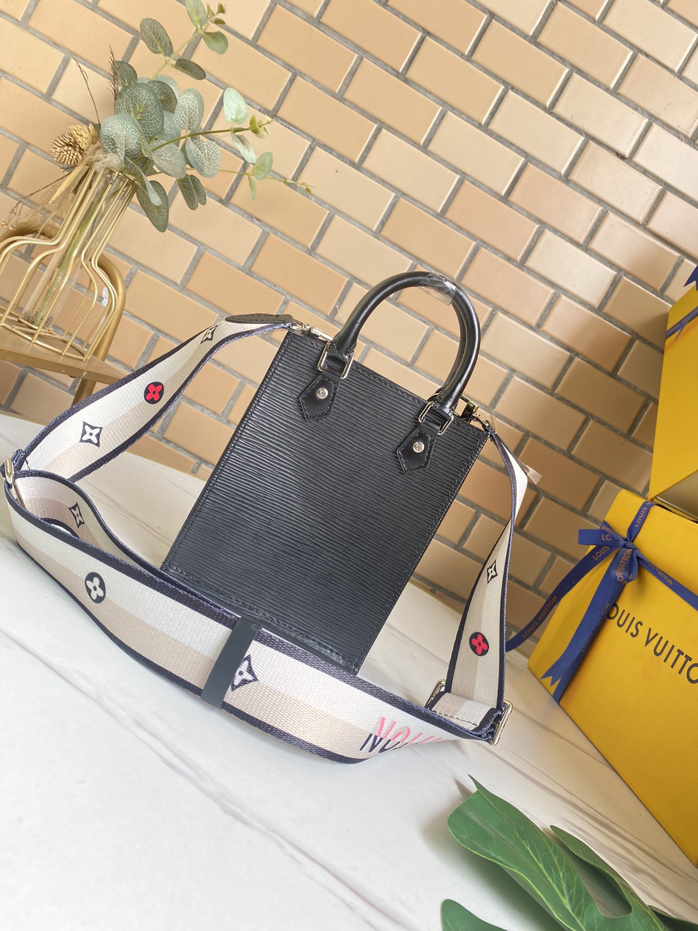Louis Vuitton Shoulder Bag – LVSH1062