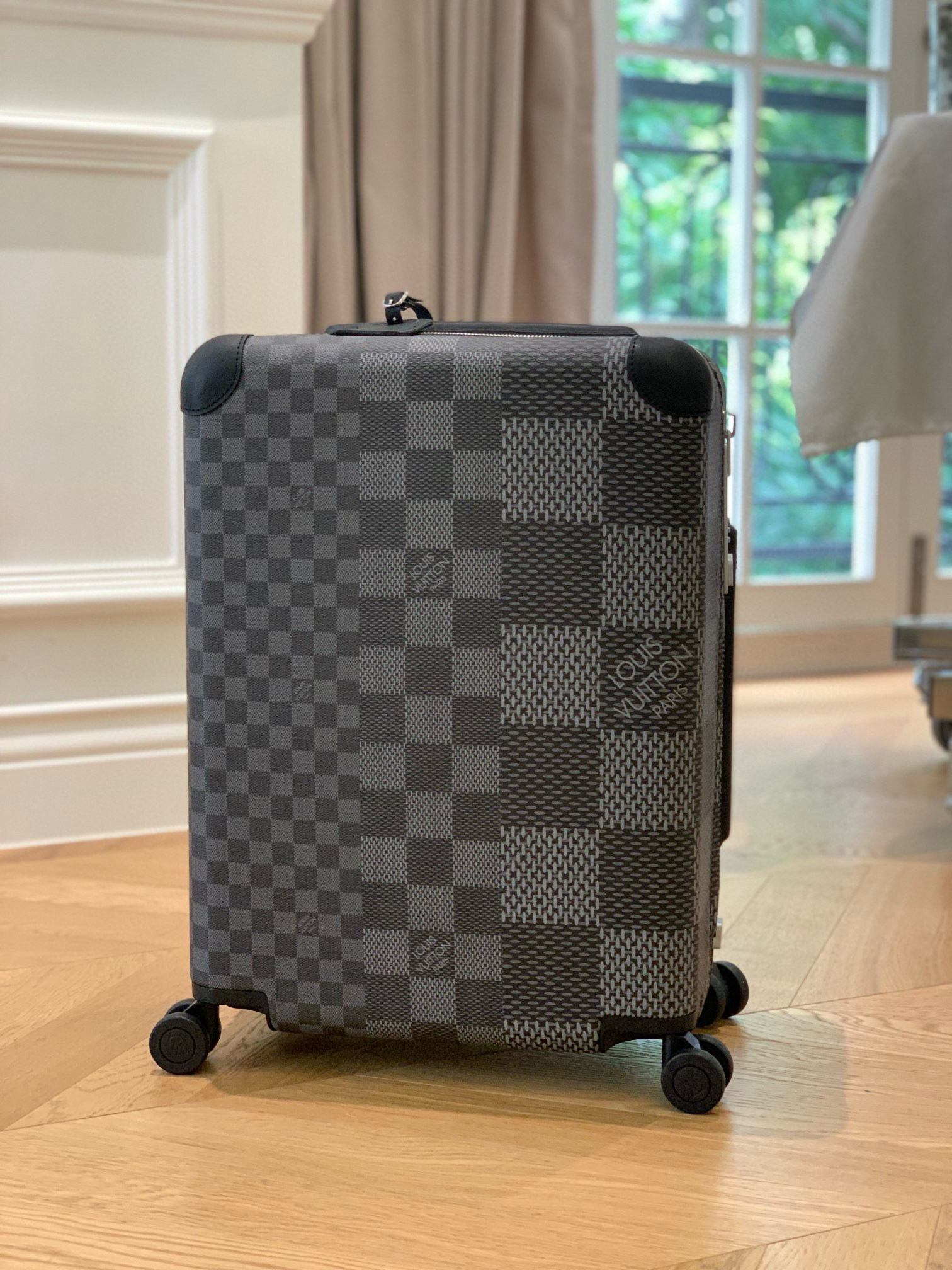Louis Vuitton Suitcase – BGSC1014