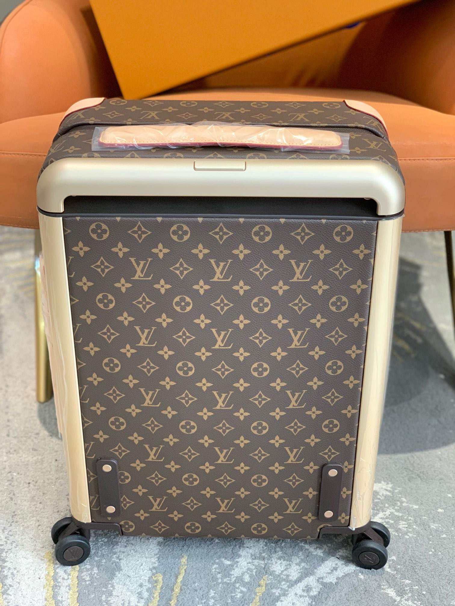 Louis Vuitton Suitcase – BGSC1002