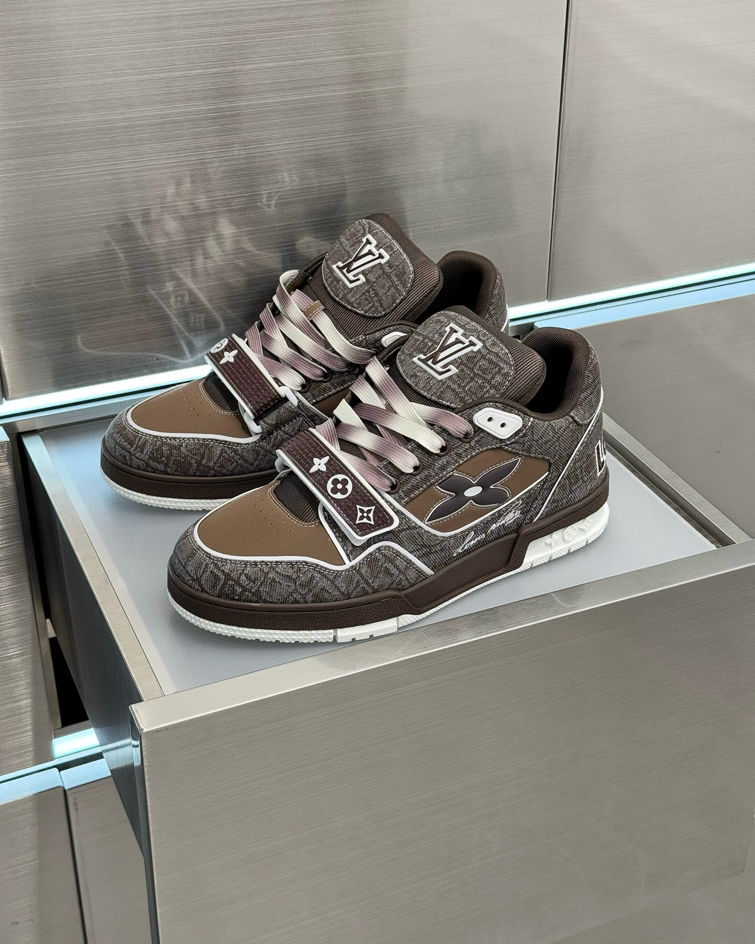 Louis Vuitton Sneaker – LSVT1432