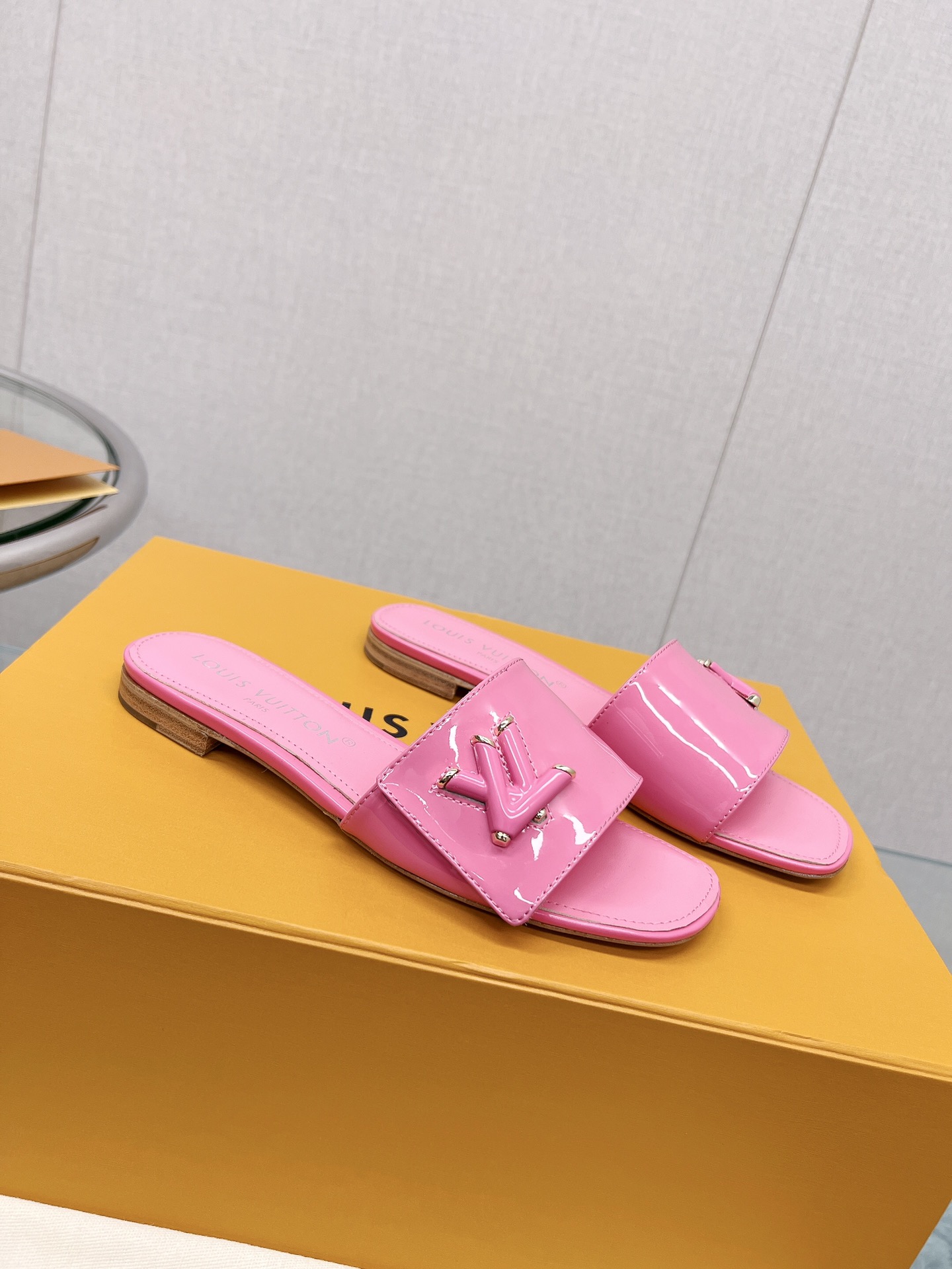 Louis Vuitton Sandal – WOLV1057