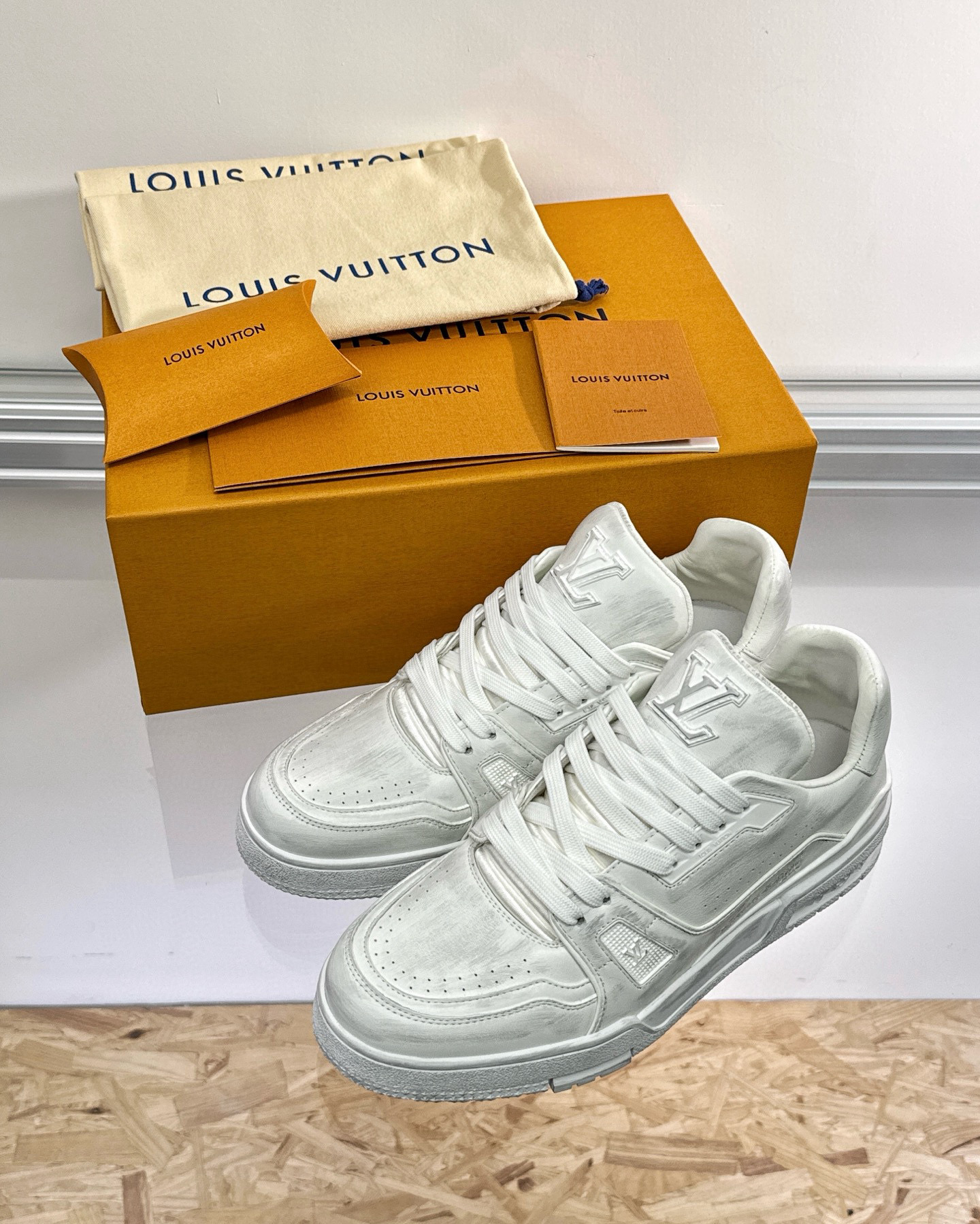 Louis Vuitton Sneaker – LSVT1444
