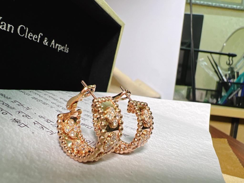 Van Cleef & Arpels Earrings – JWWM1034